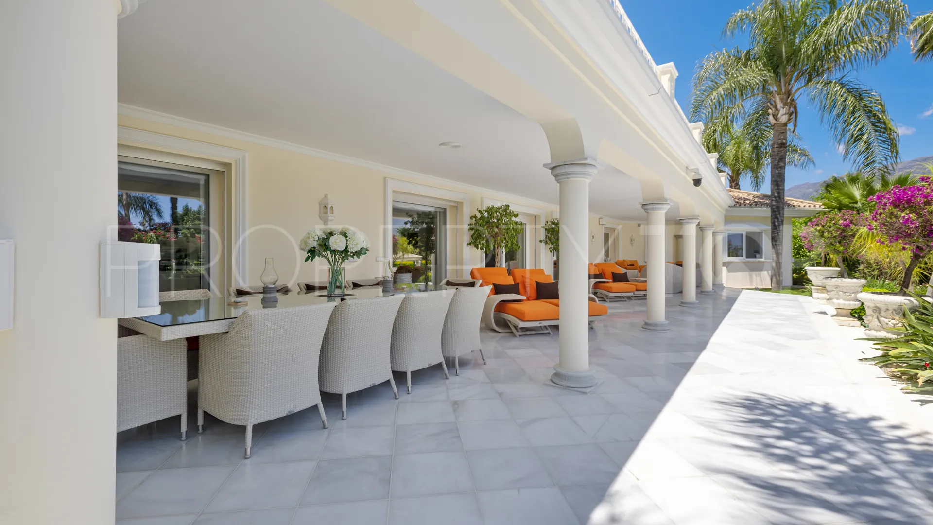 For sale Nueva Andalucia 6 bedrooms villa
