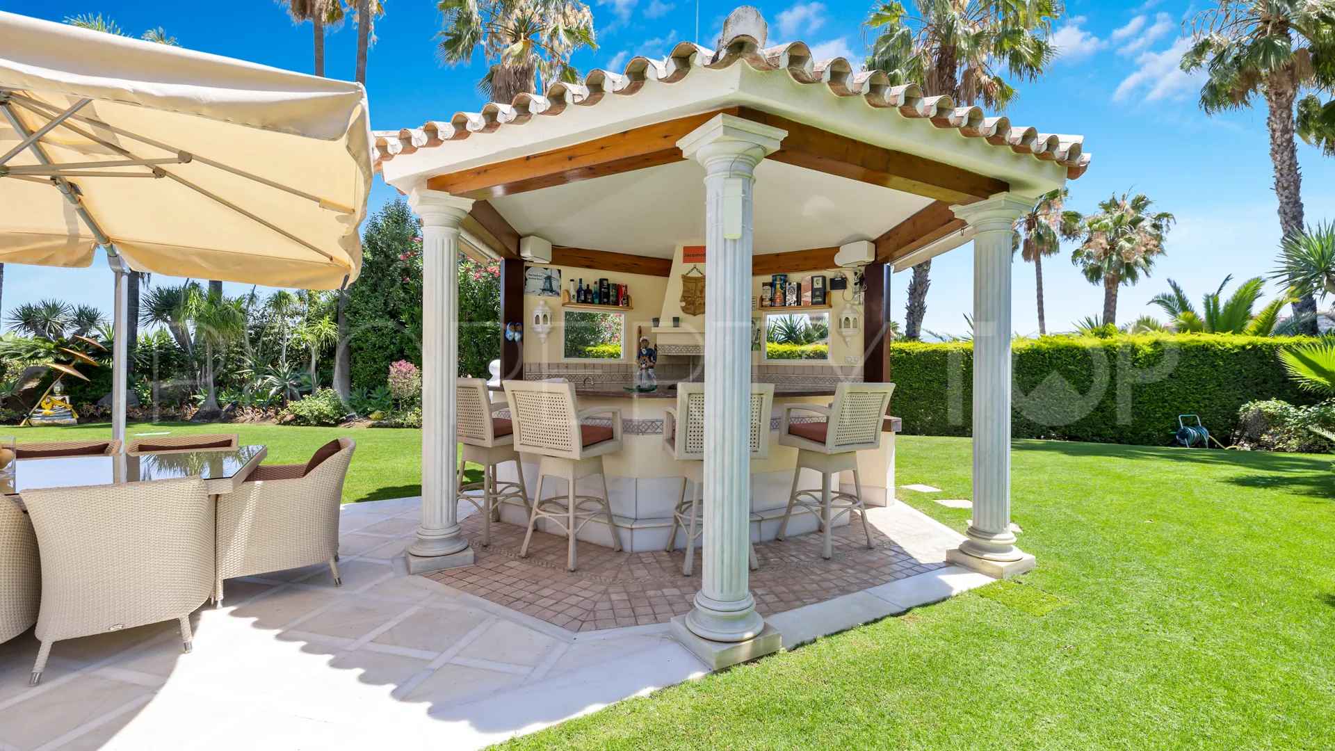 For sale Nueva Andalucia 6 bedrooms villa