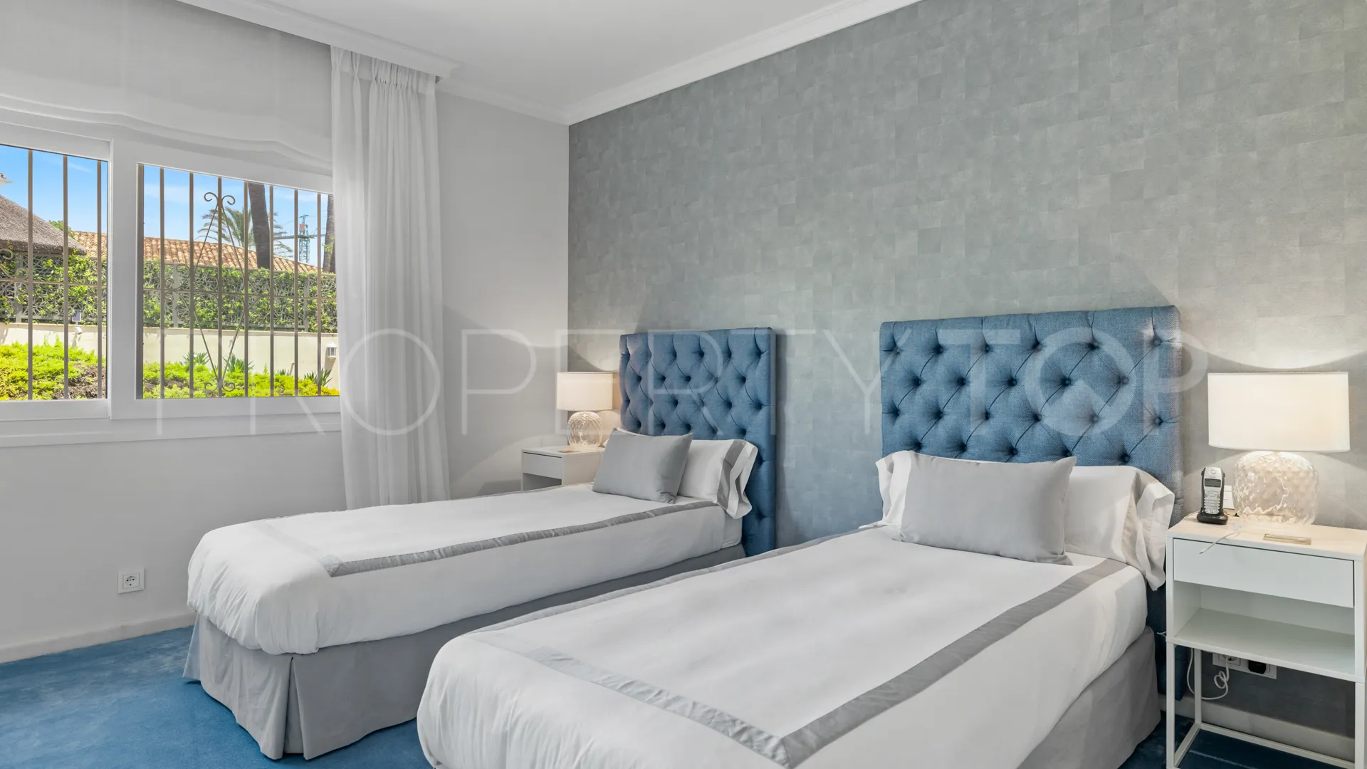 For sale Nueva Andalucia 6 bedrooms villa