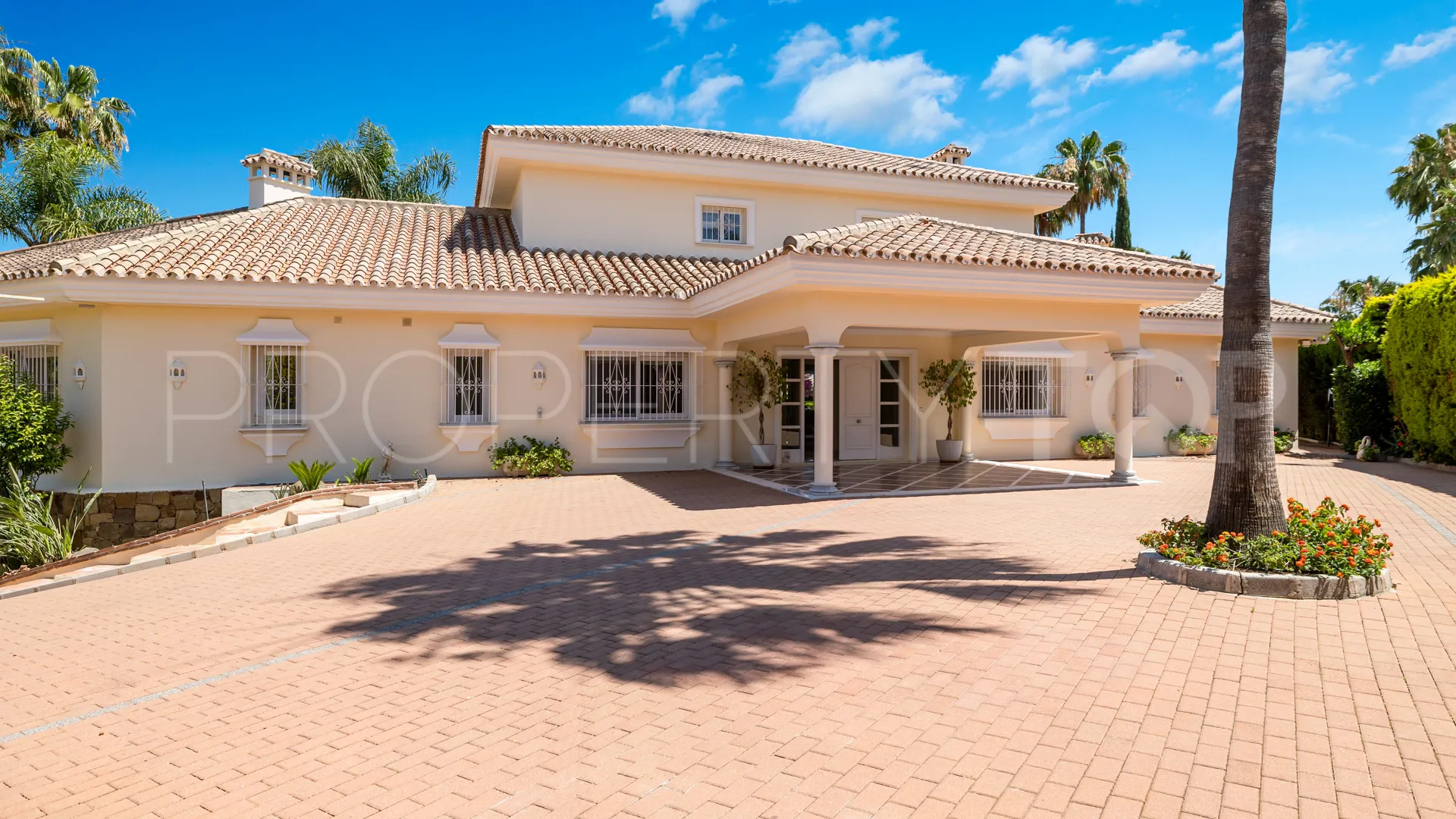 For sale Nueva Andalucia 6 bedrooms villa