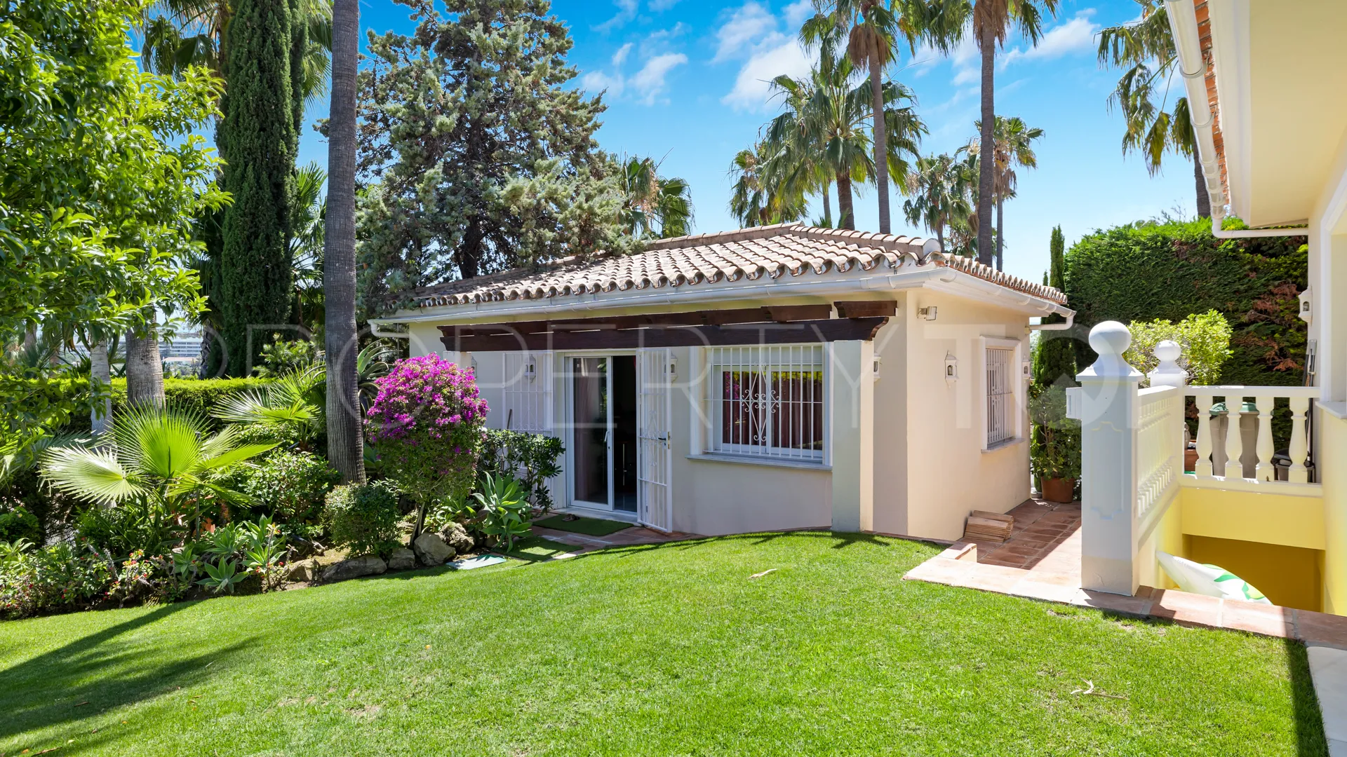 For sale Nueva Andalucia 6 bedrooms villa