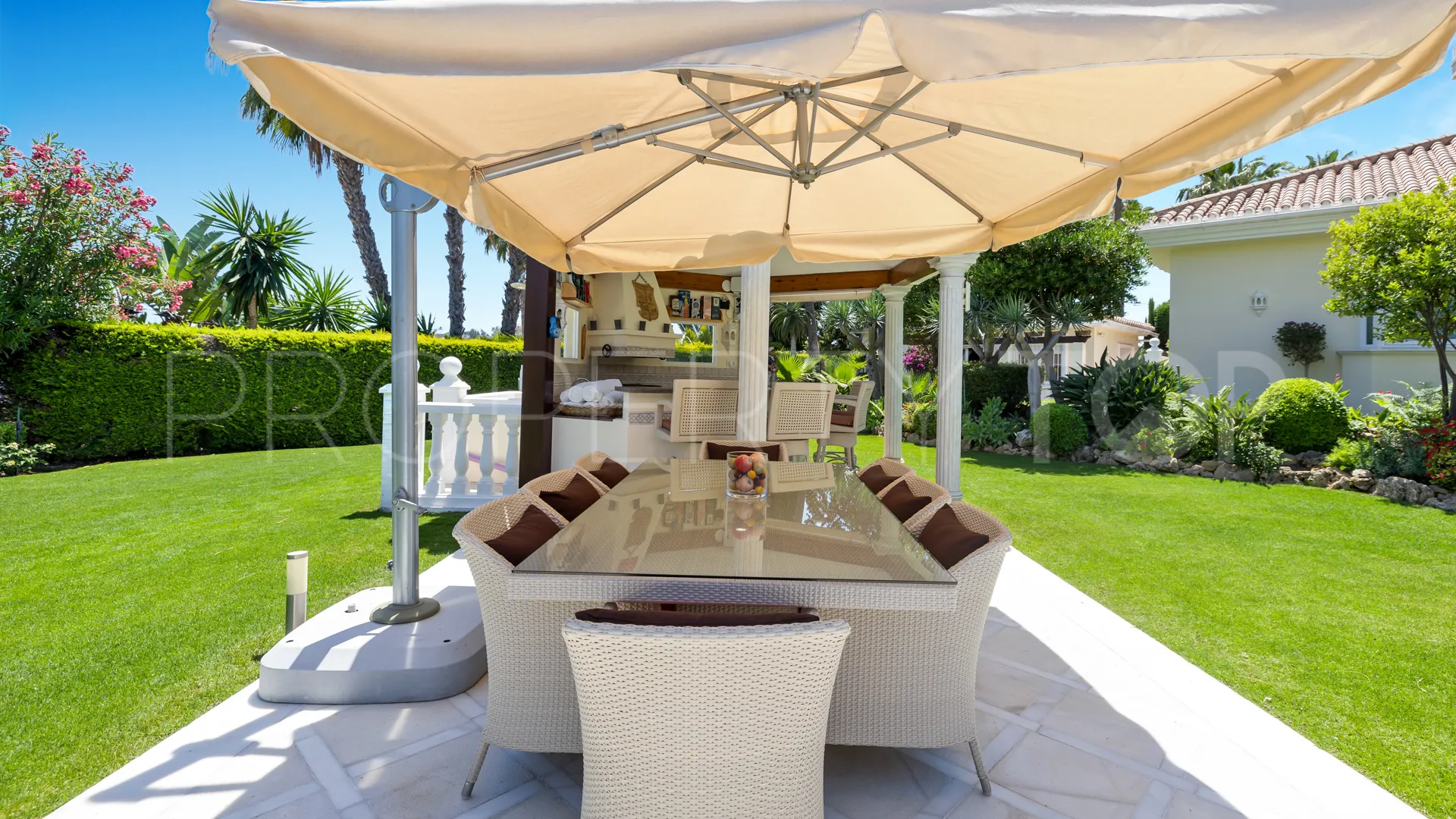 For sale Nueva Andalucia 6 bedrooms villa