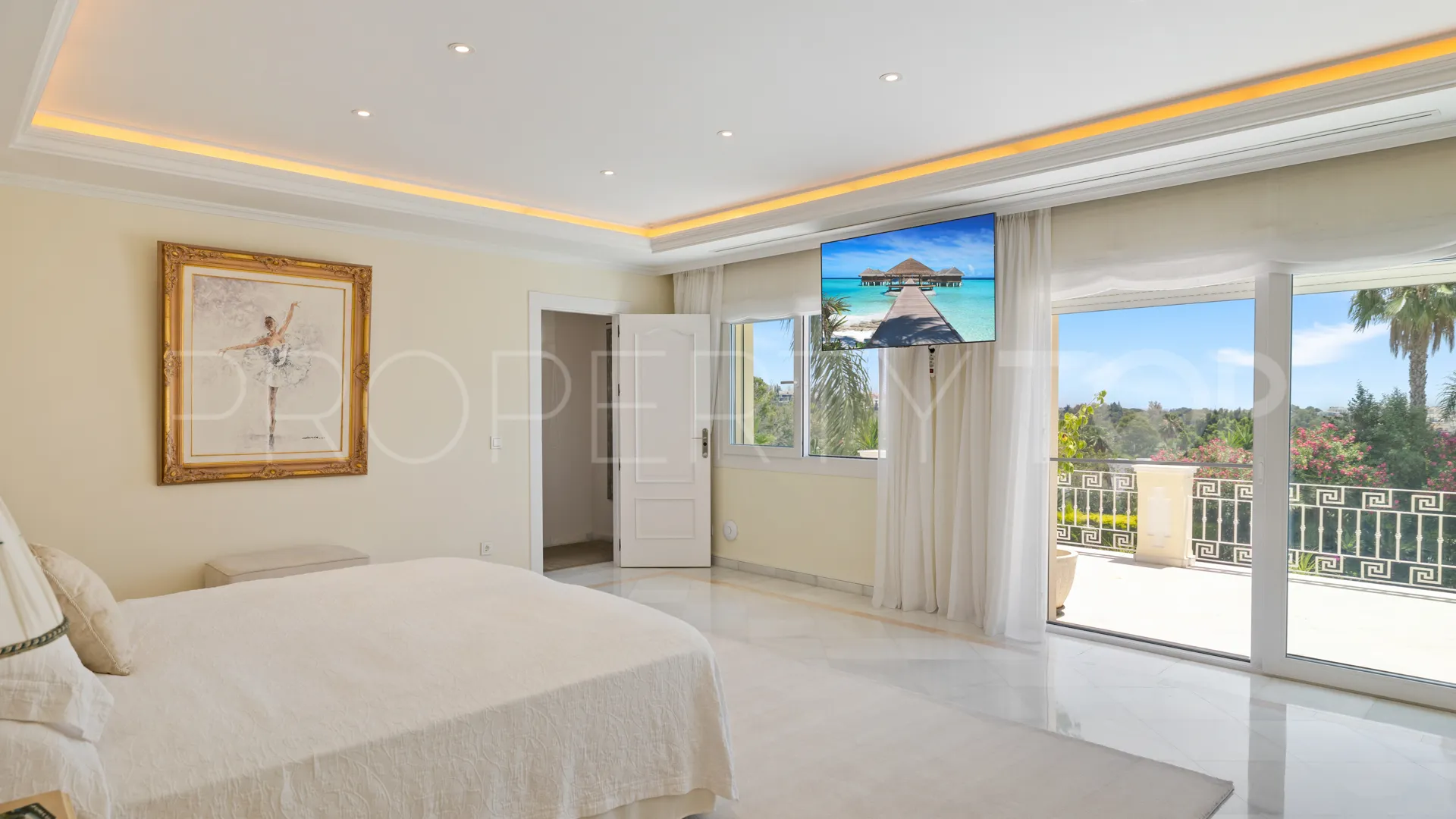 For sale Nueva Andalucia 6 bedrooms villa