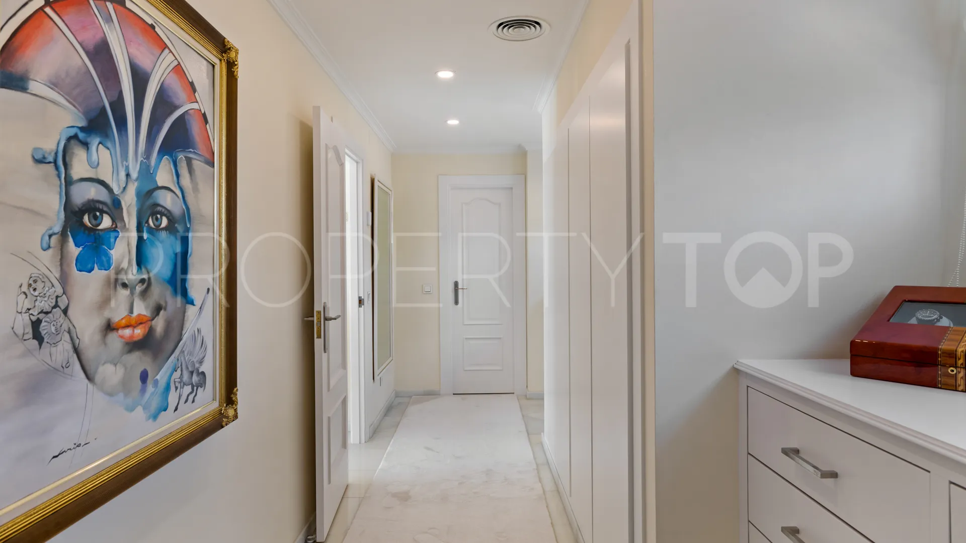 For sale Nueva Andalucia 6 bedrooms villa