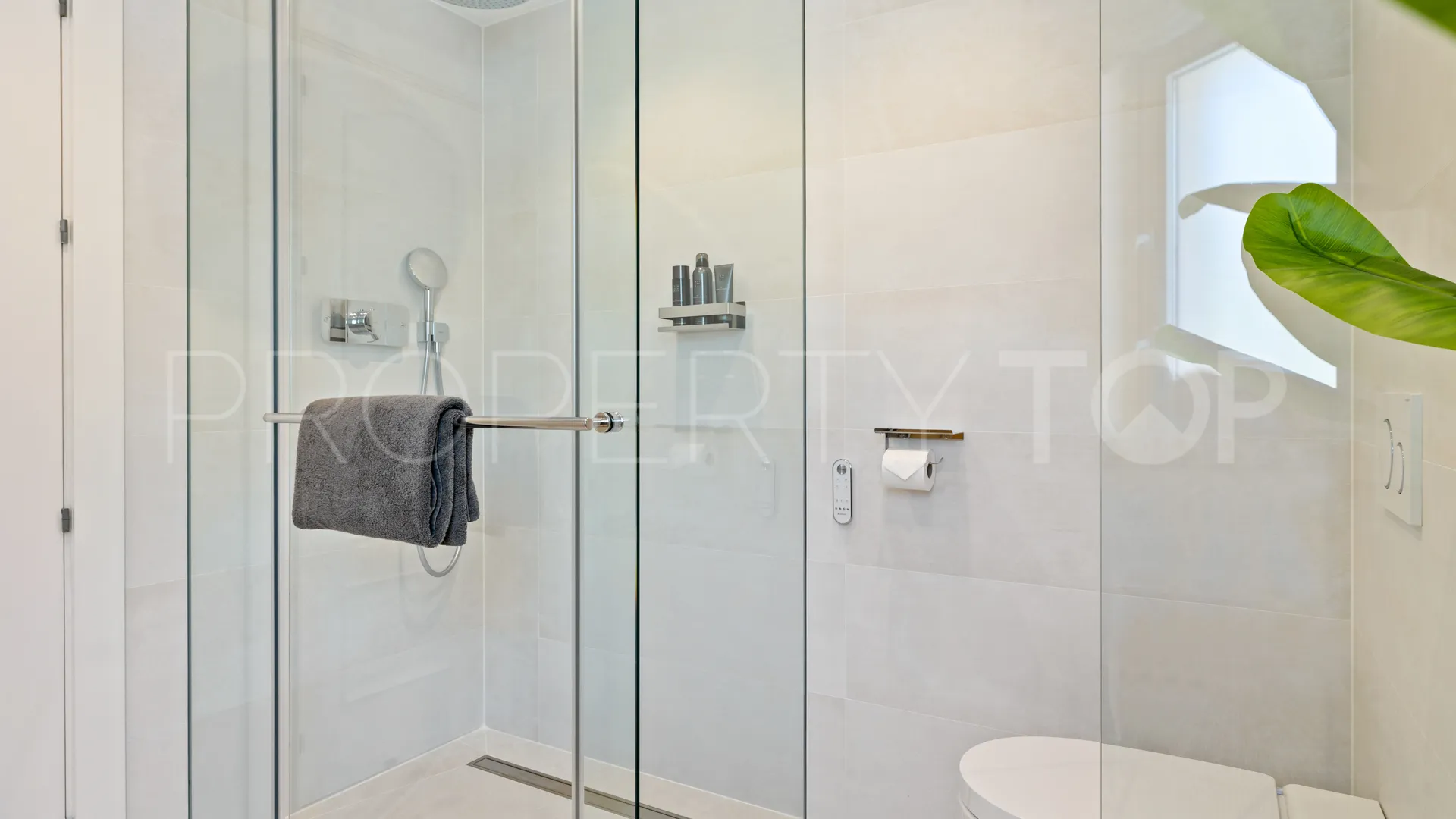 For sale Nueva Andalucia 6 bedrooms villa