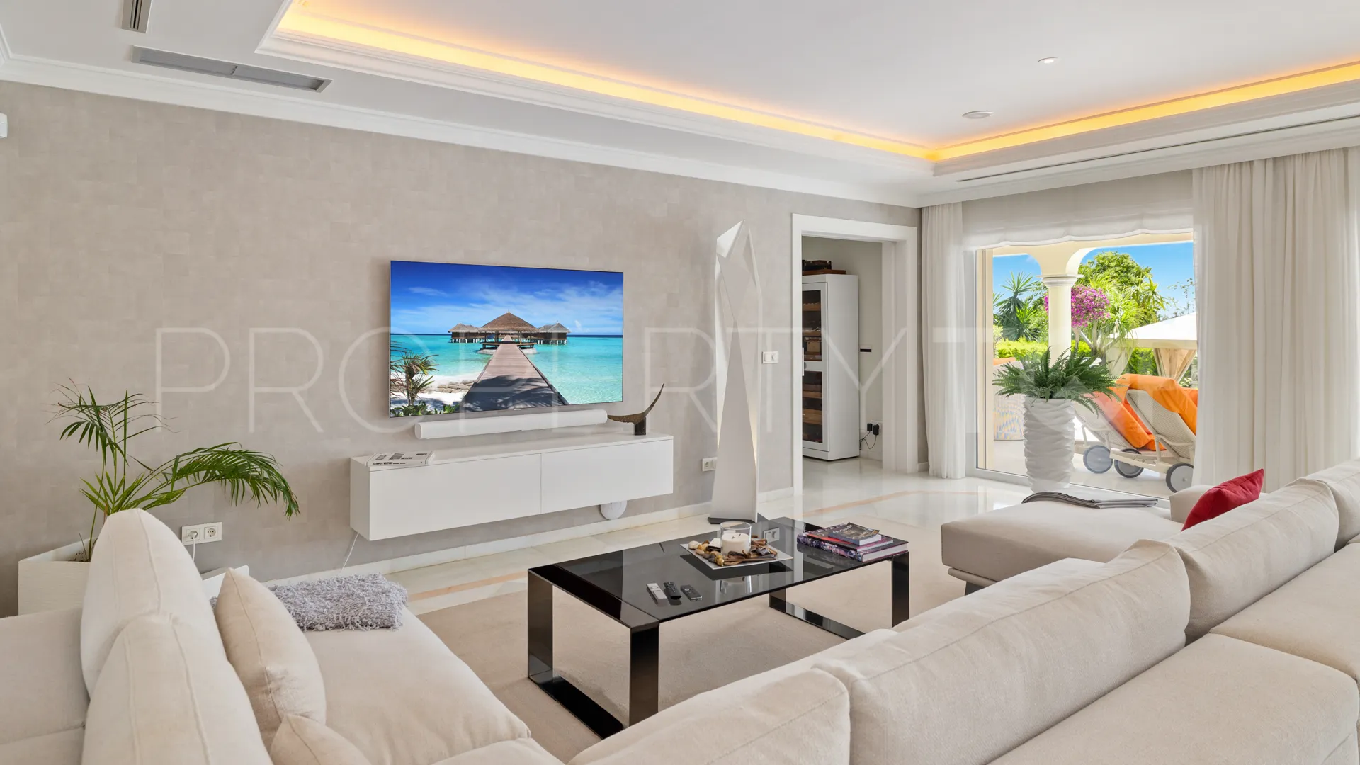 For sale Nueva Andalucia 6 bedrooms villa