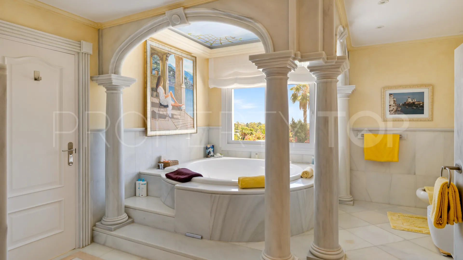 For sale Nueva Andalucia 6 bedrooms villa