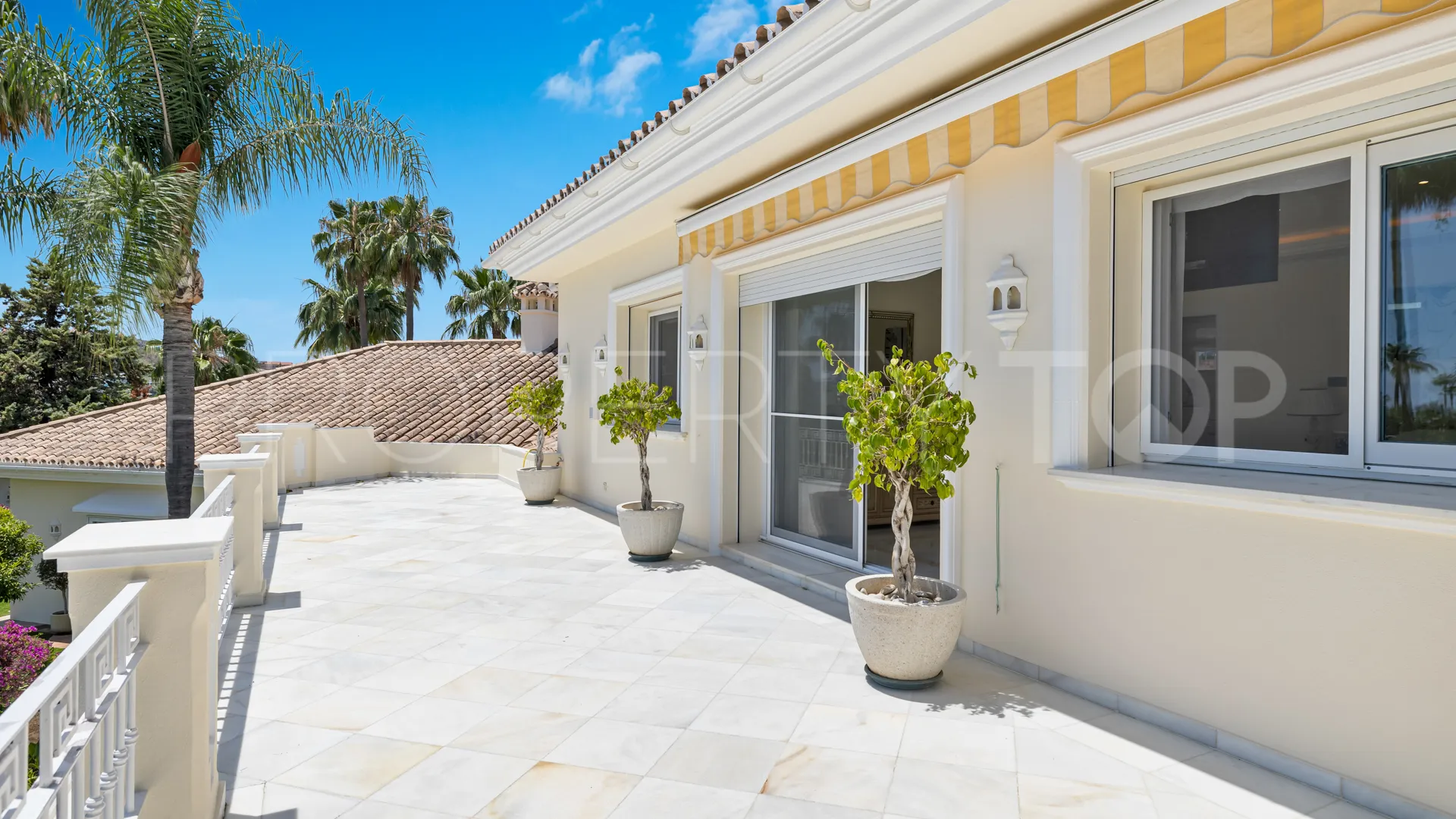For sale Nueva Andalucia 6 bedrooms villa