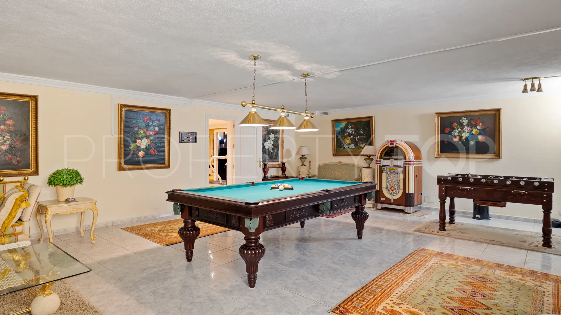 For sale Nueva Andalucia 6 bedrooms villa