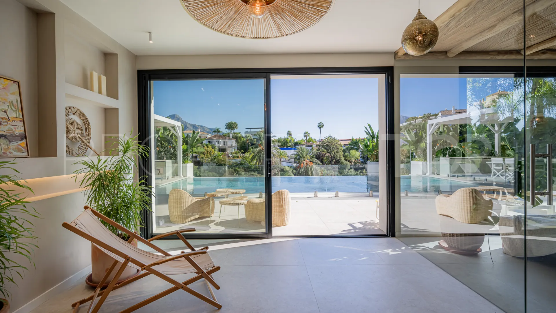 Se vende villa de 5 dormitorios en Marbella