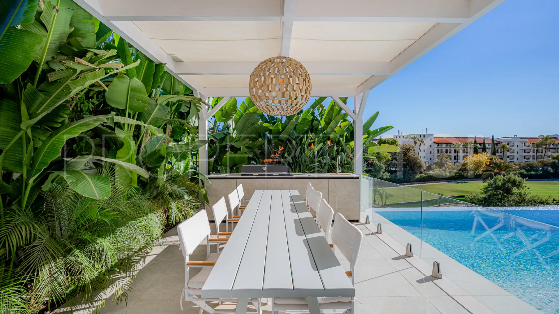 Se vende villa de 5 dormitorios en Marbella