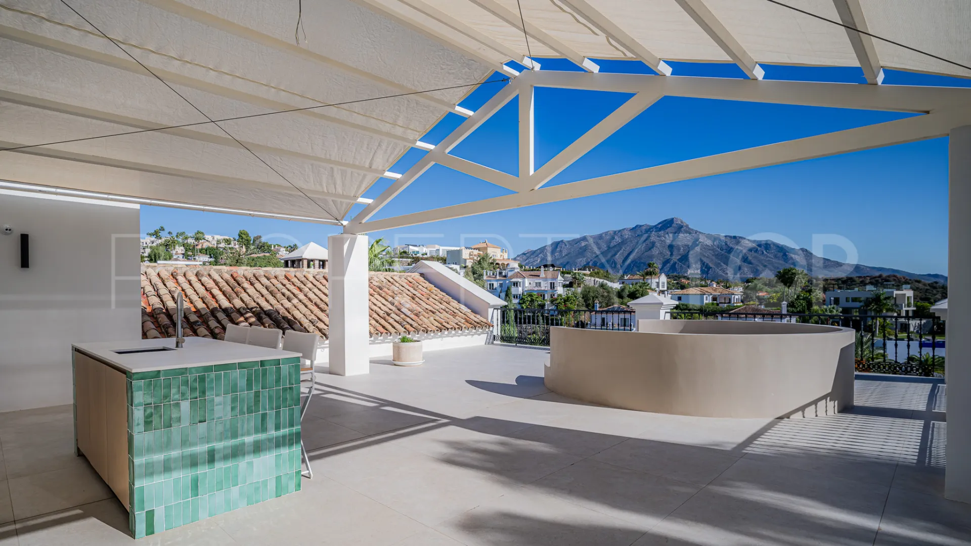 Se vende villa de 5 dormitorios en Marbella