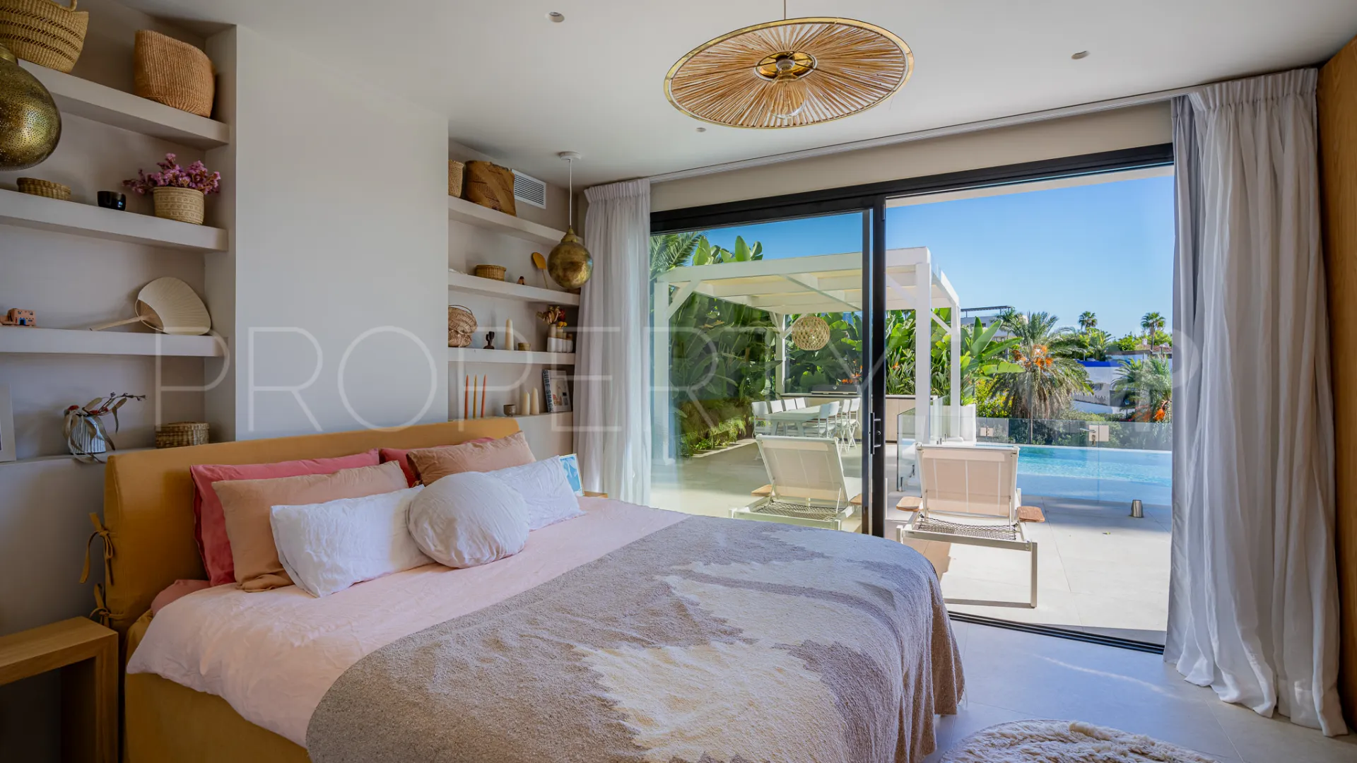 Se vende villa de 5 dormitorios en Marbella