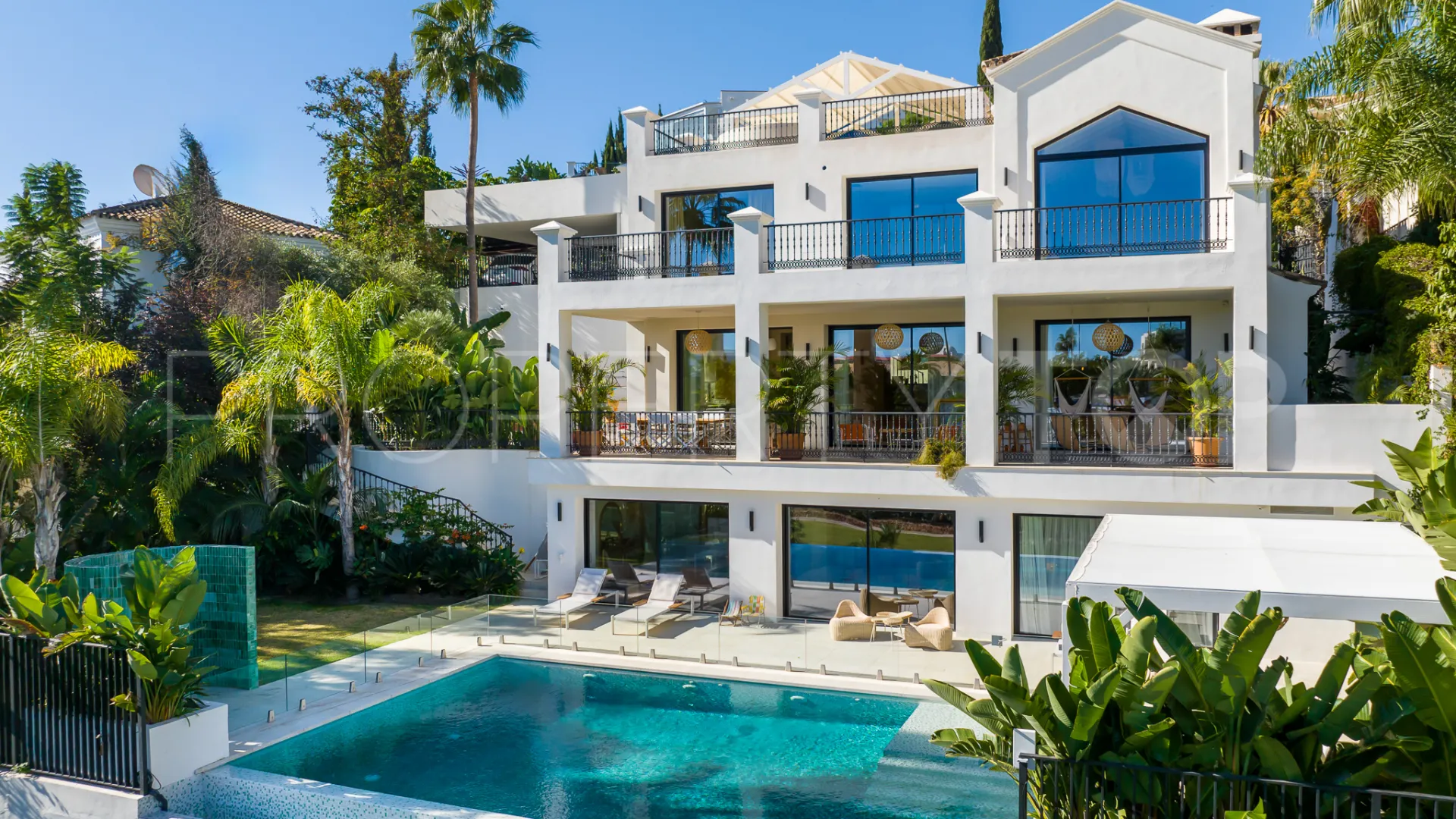 Se vende villa de 5 dormitorios en Marbella