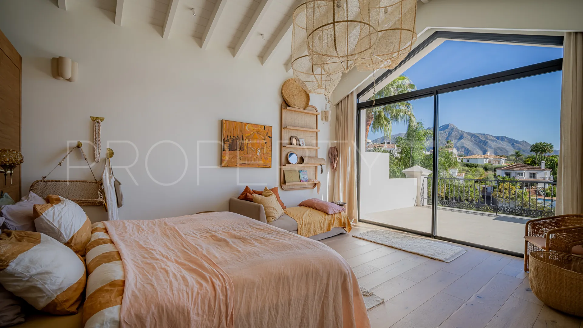 Se vende villa de 5 dormitorios en Marbella