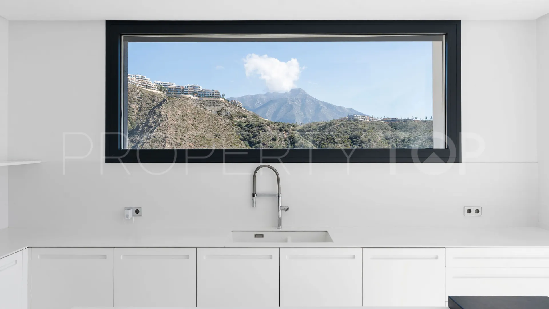 Villa in Benahavis for sale