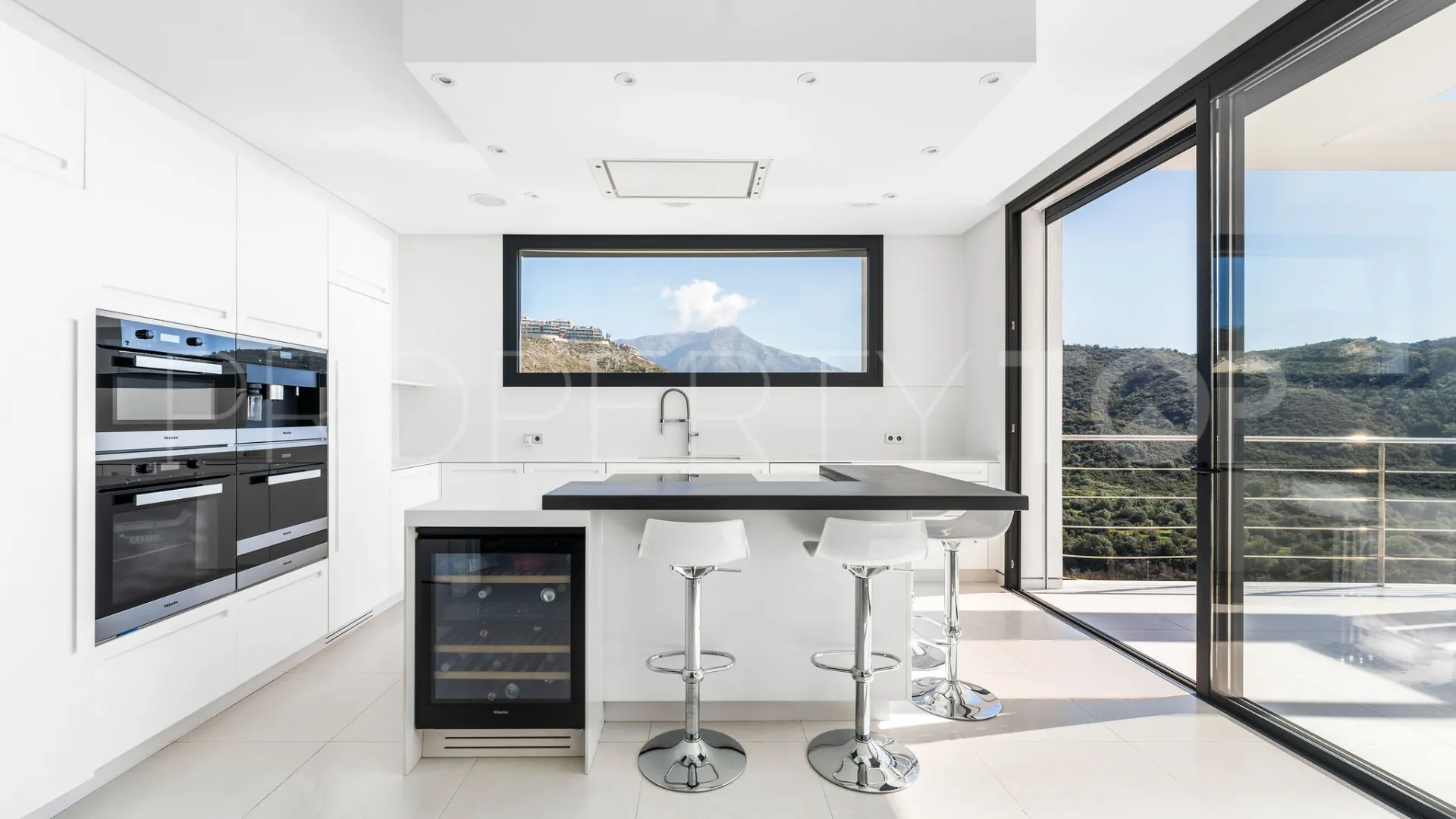 Villa in Benahavis for sale