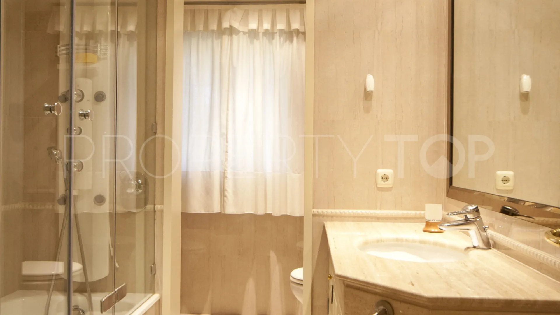 Villa de 7 dormitorios en venta en Marbella Golden Mile