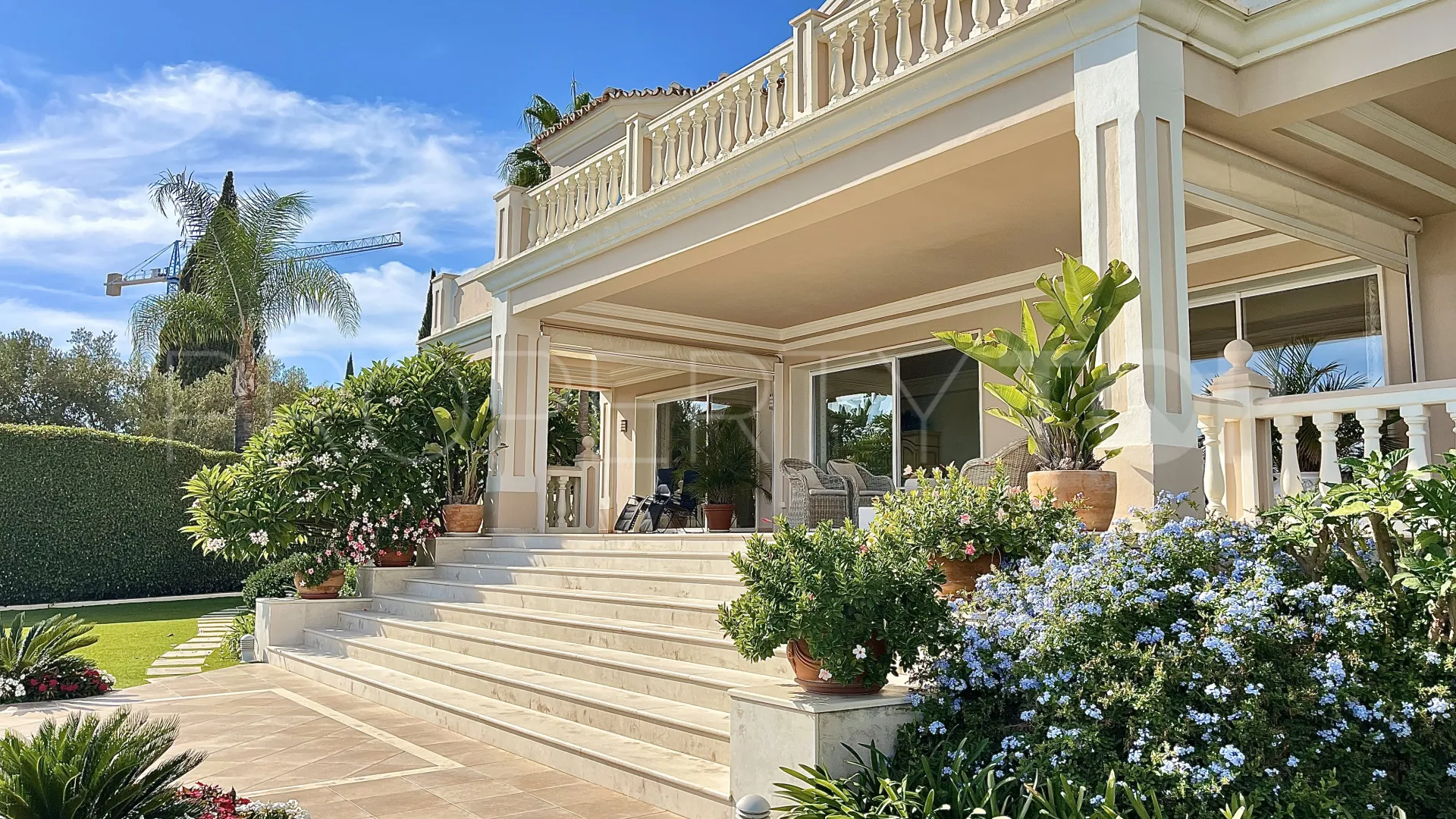 Villa a la venta en Marbella Golden Mile con 6 dormitorios