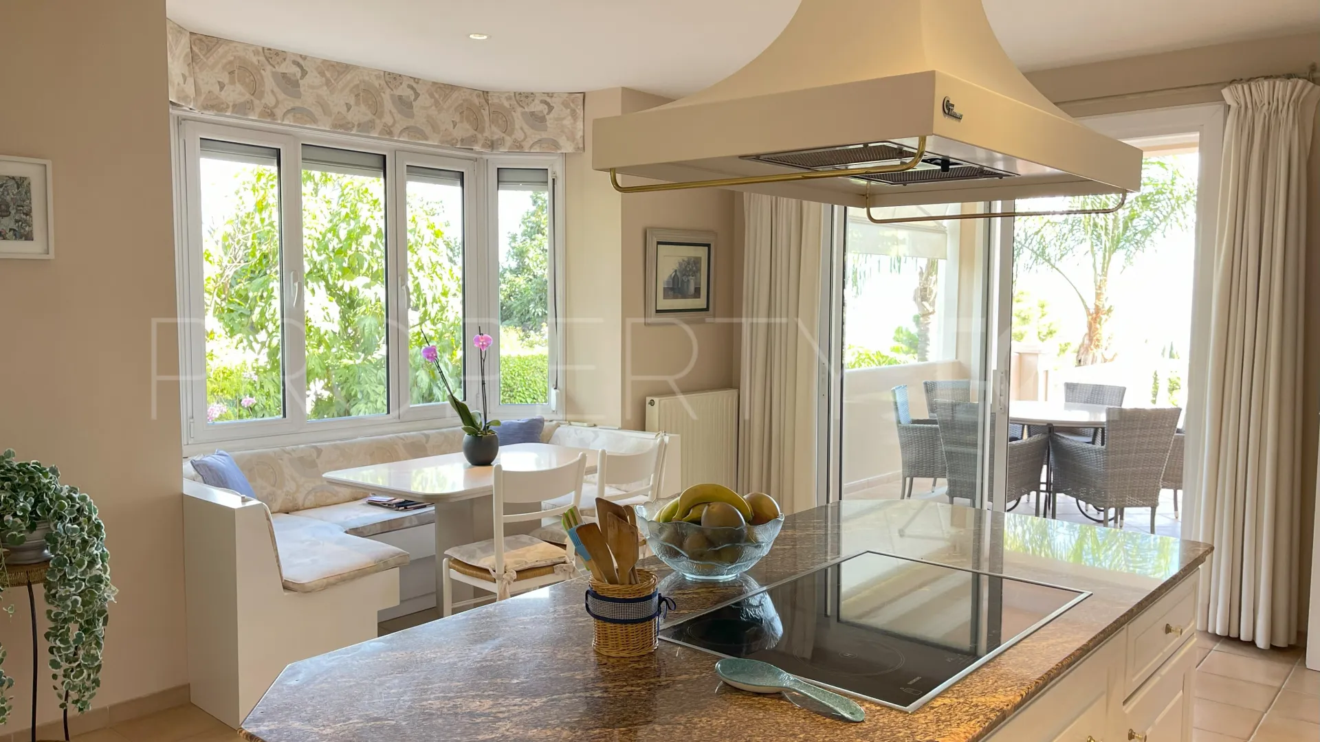 Villa a la venta en Marbella Golden Mile con 6 dormitorios