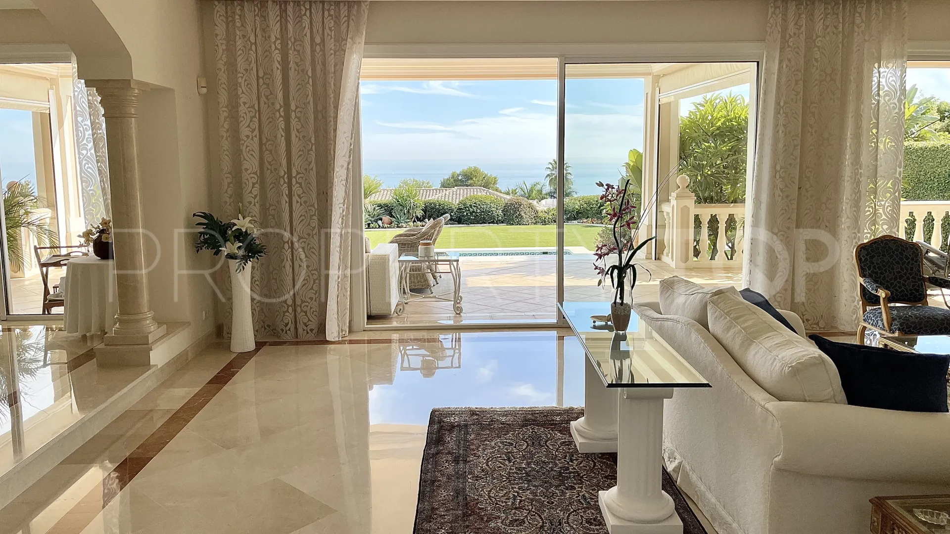 Villa a la venta en Marbella Golden Mile con 6 dormitorios