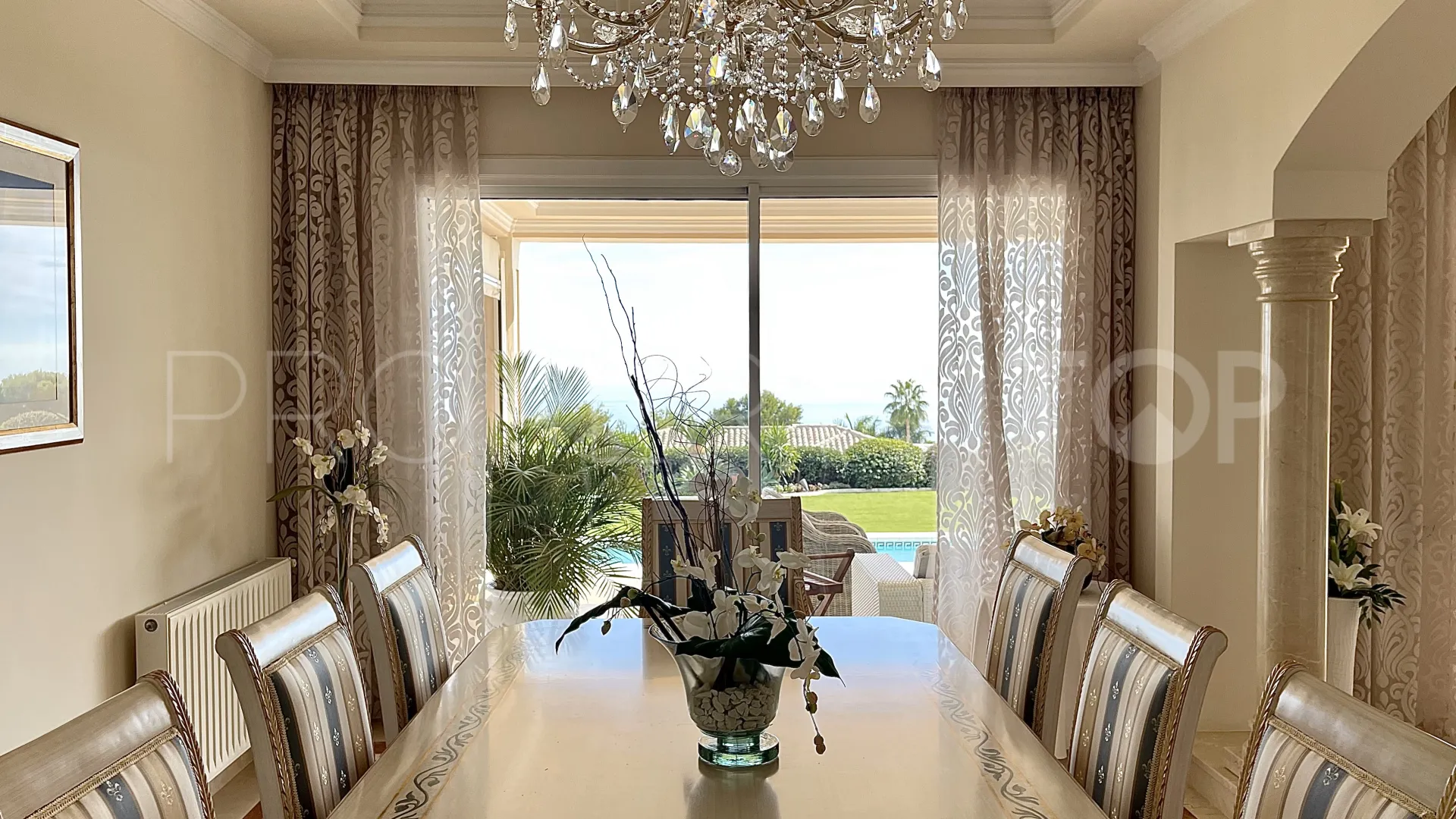 Villa a la venta en Marbella Golden Mile con 6 dormitorios