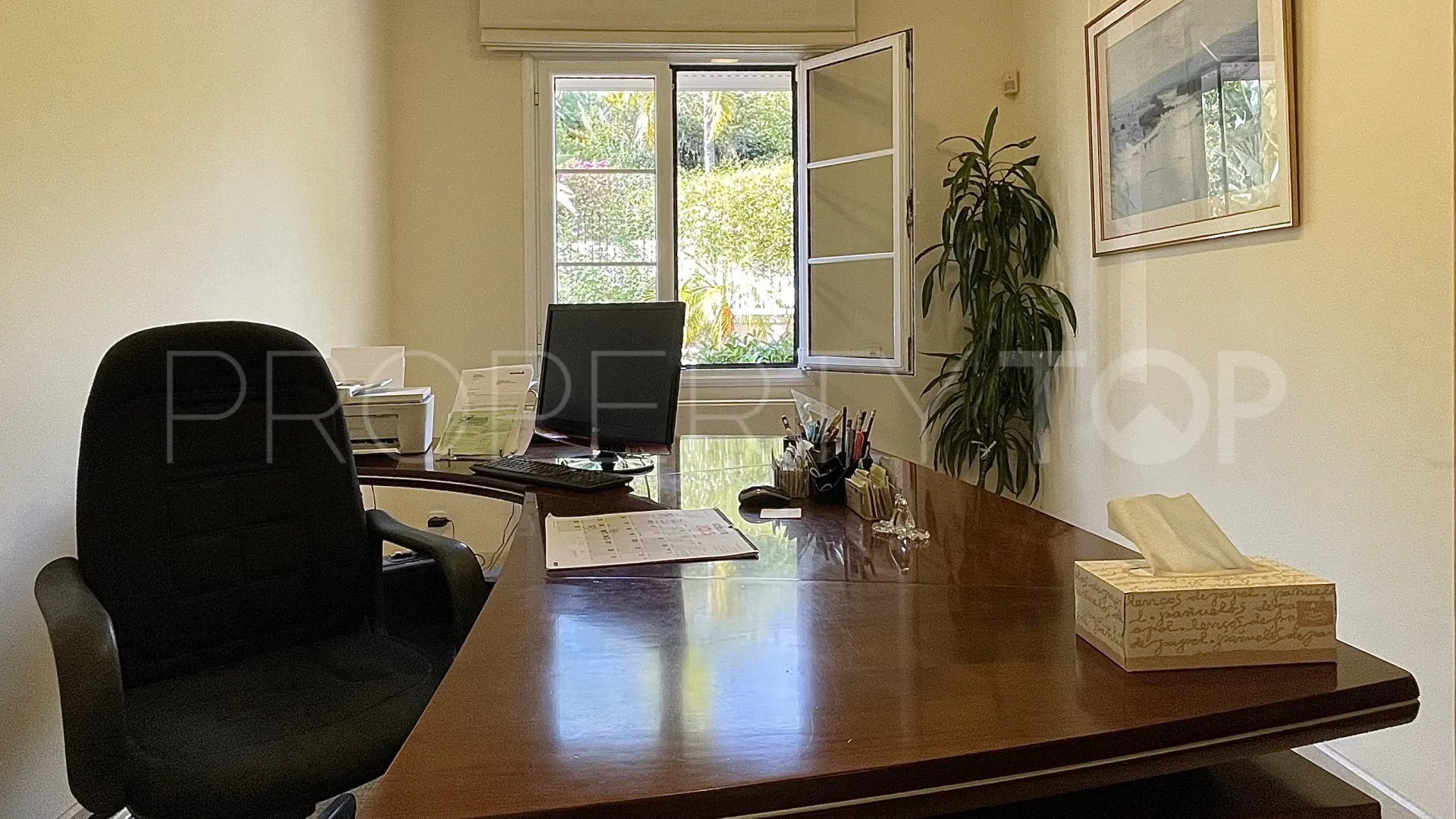 Villa a la venta en Marbella Golden Mile con 6 dormitorios