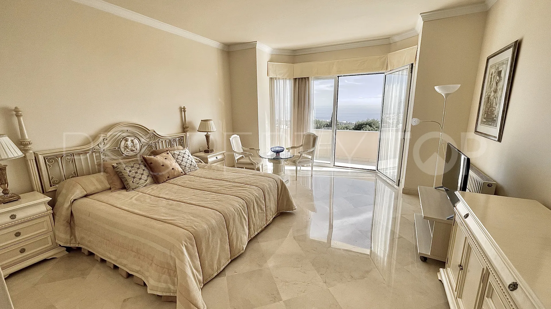 Villa a la venta en Marbella Golden Mile con 6 dormitorios