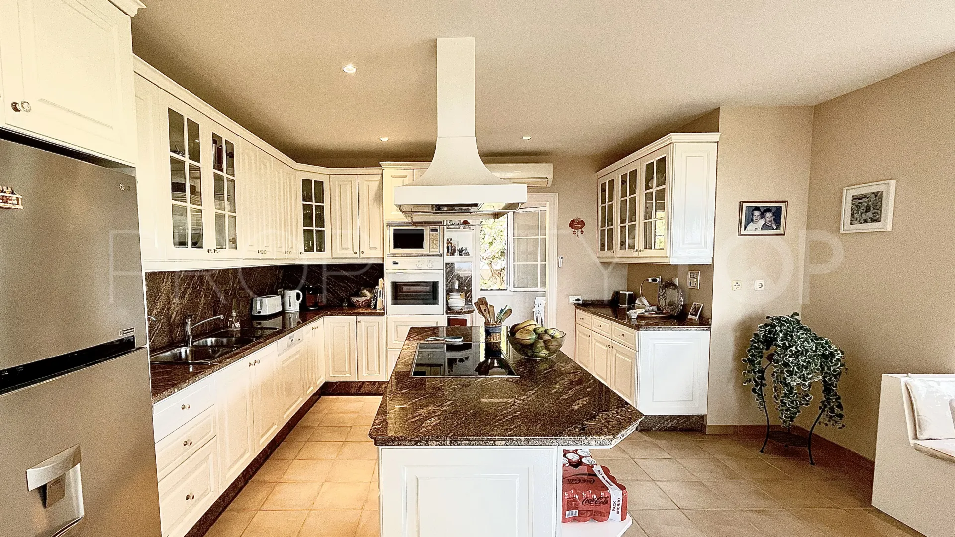 Villa a la venta en Marbella Golden Mile con 6 dormitorios