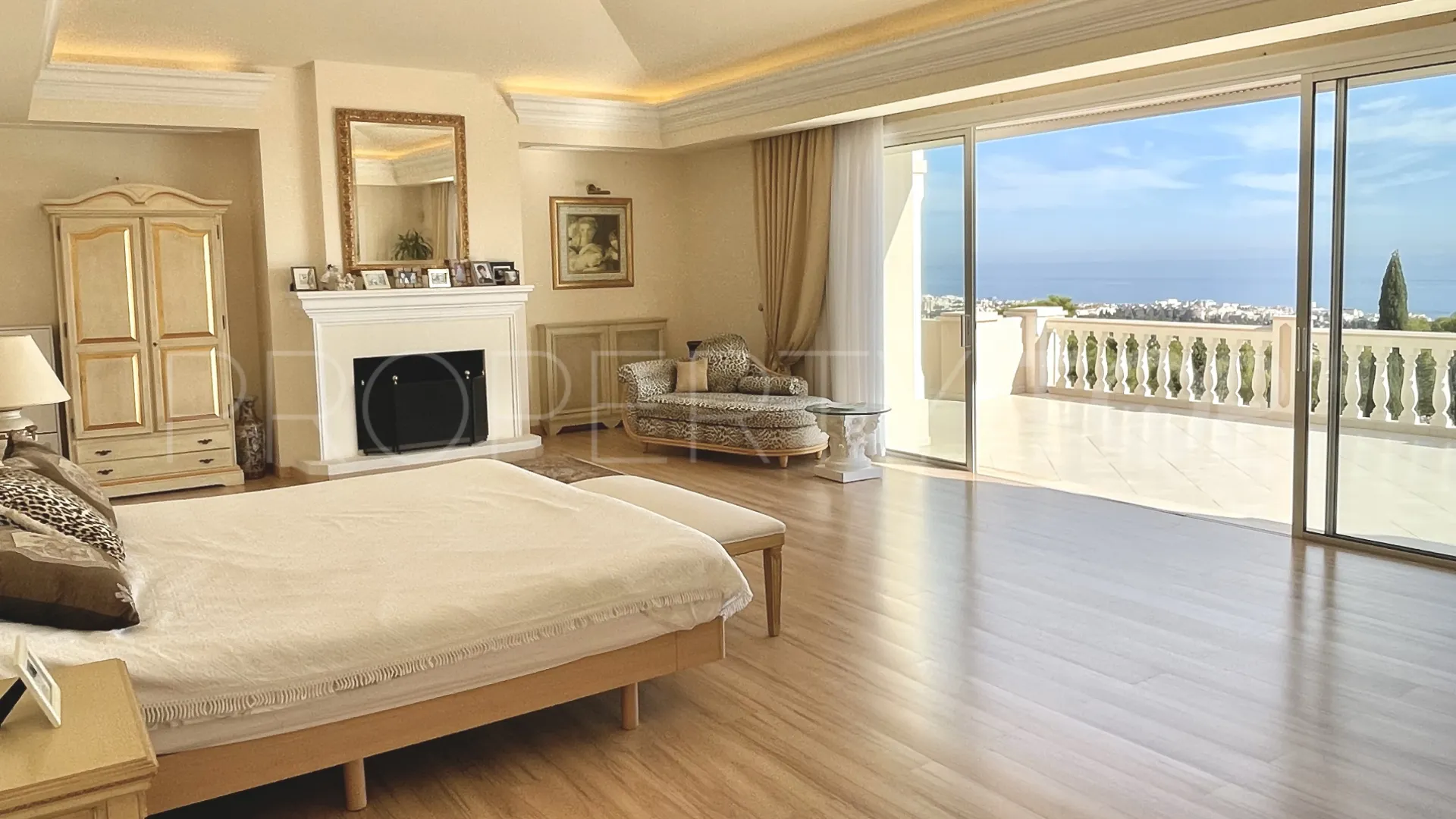 Villa a la venta en Marbella Golden Mile con 6 dormitorios