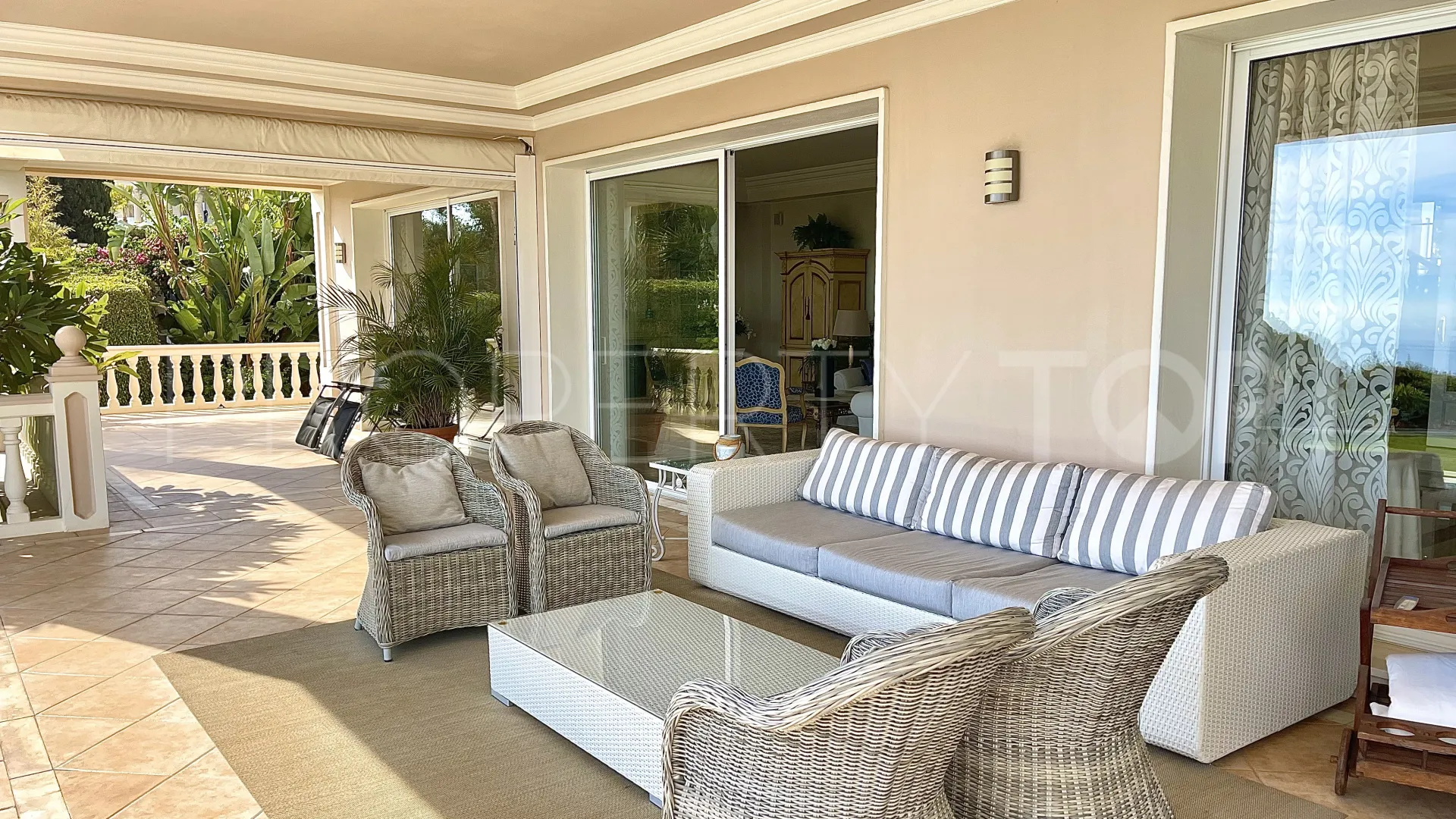 Villa a la venta en Marbella Golden Mile con 6 dormitorios