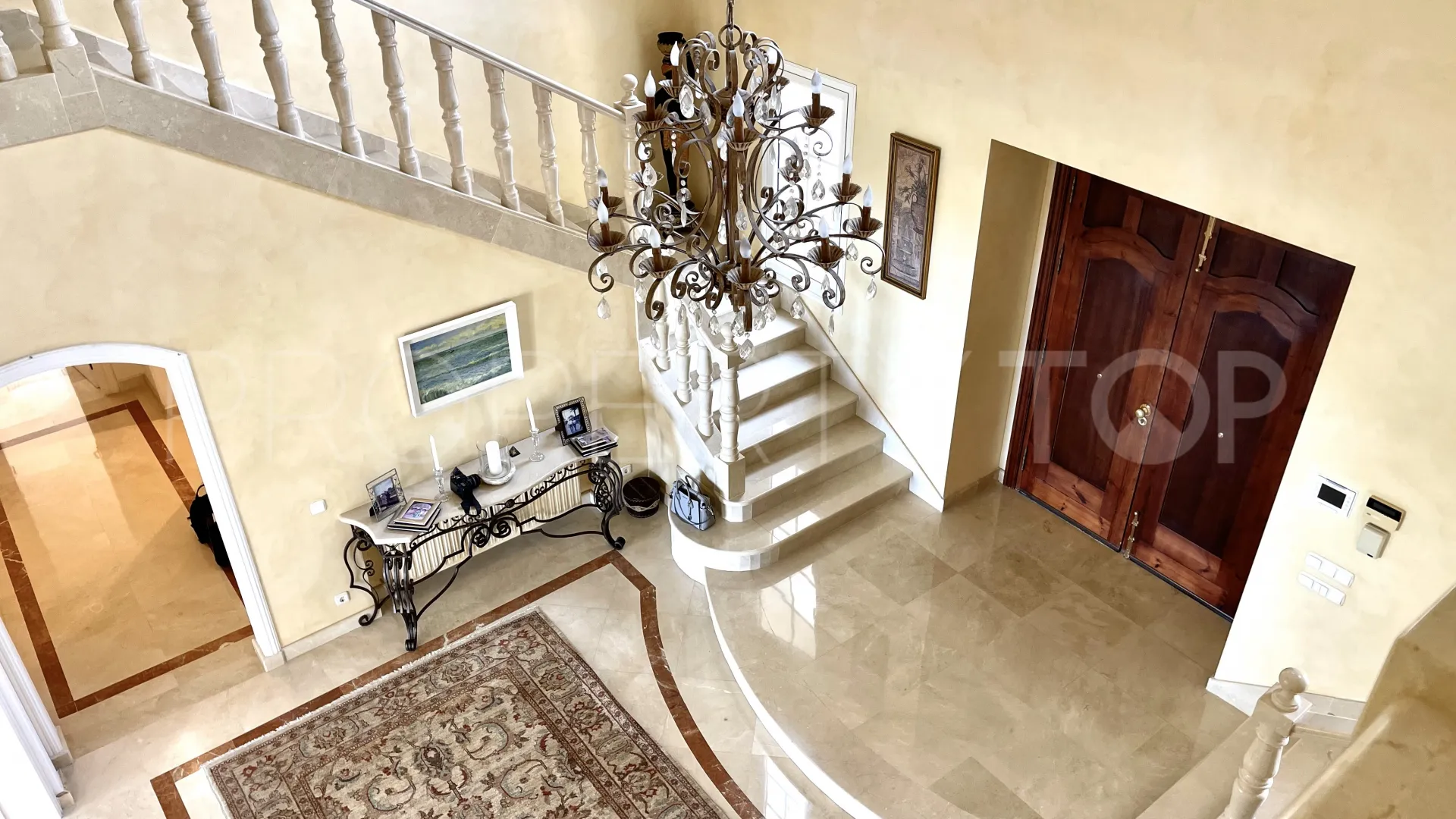 Villa a la venta en Marbella Golden Mile con 6 dormitorios