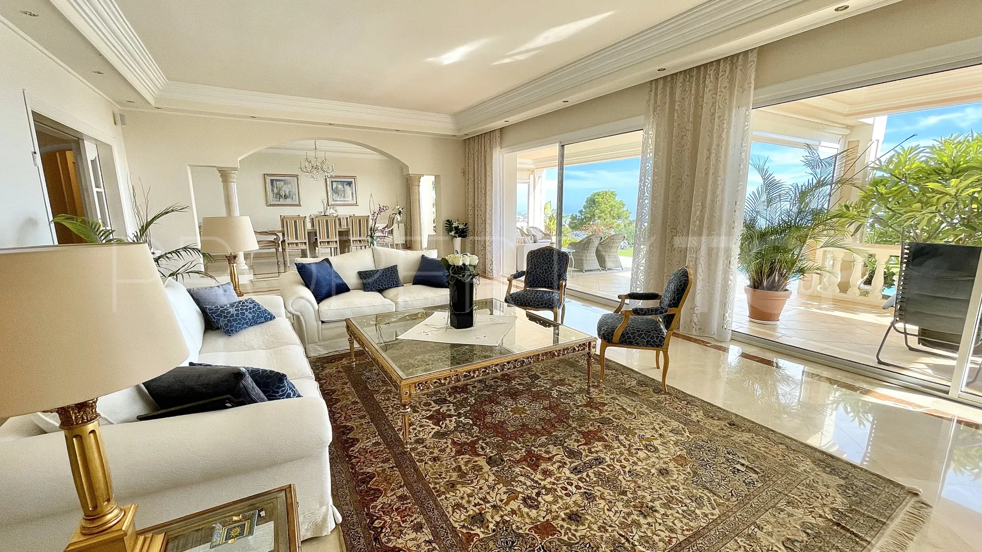 Villa a la venta en Marbella Golden Mile con 6 dormitorios