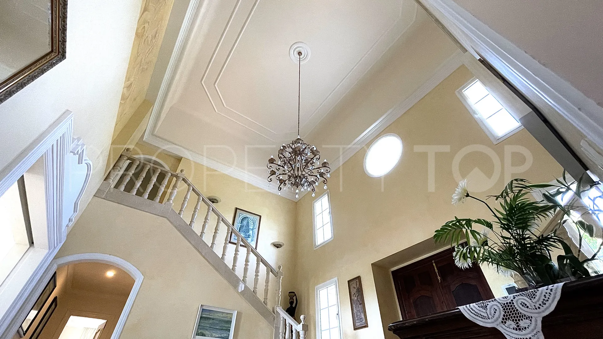 Villa a la venta en Marbella Golden Mile con 6 dormitorios