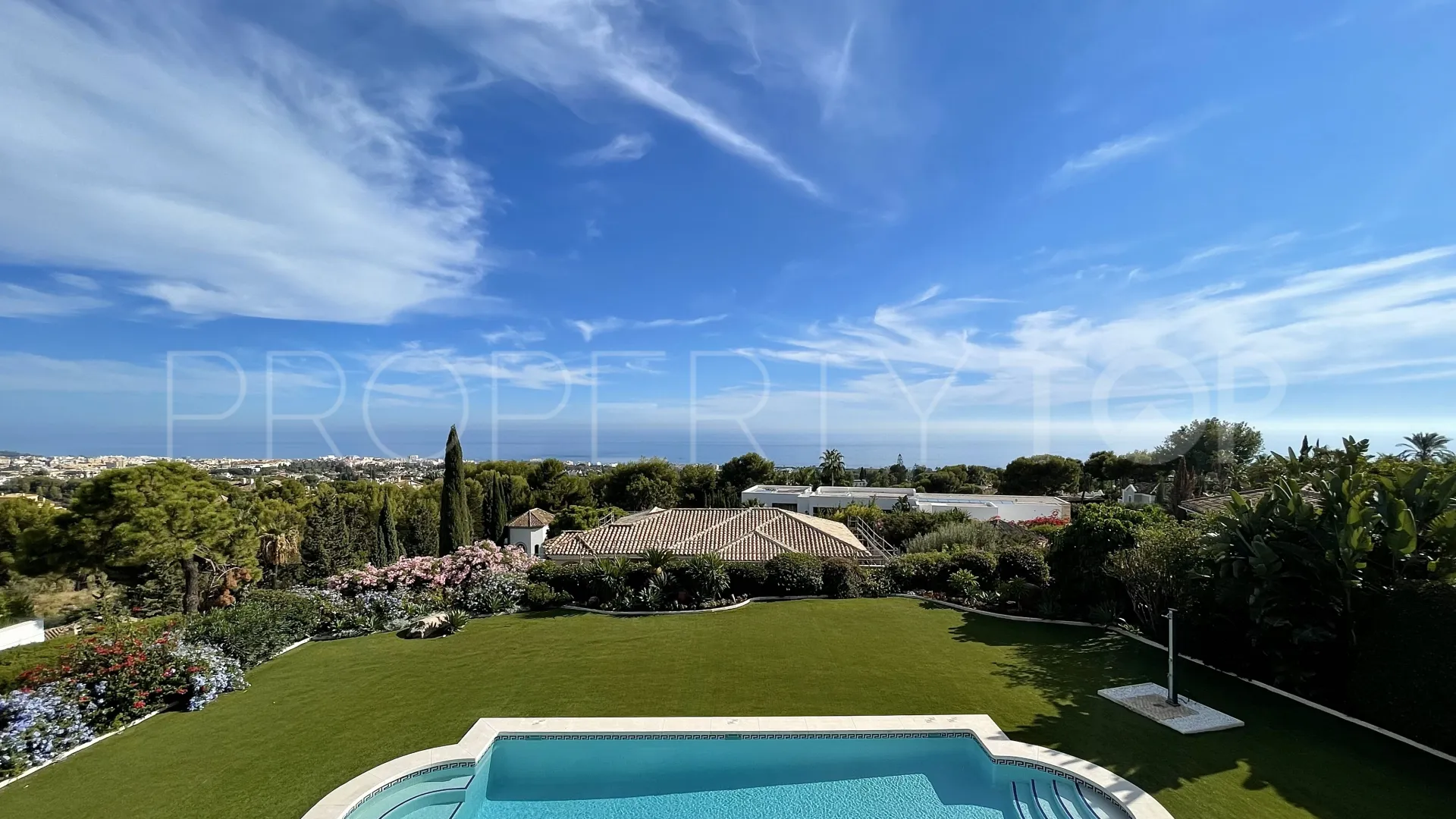 Villa a la venta en Marbella Golden Mile con 6 dormitorios