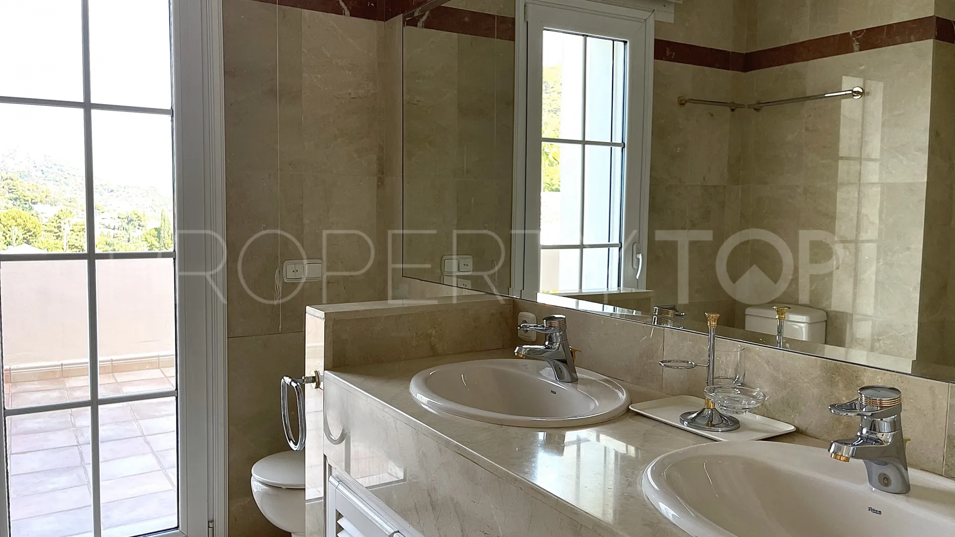 Villa a la venta en Marbella Golden Mile con 6 dormitorios
