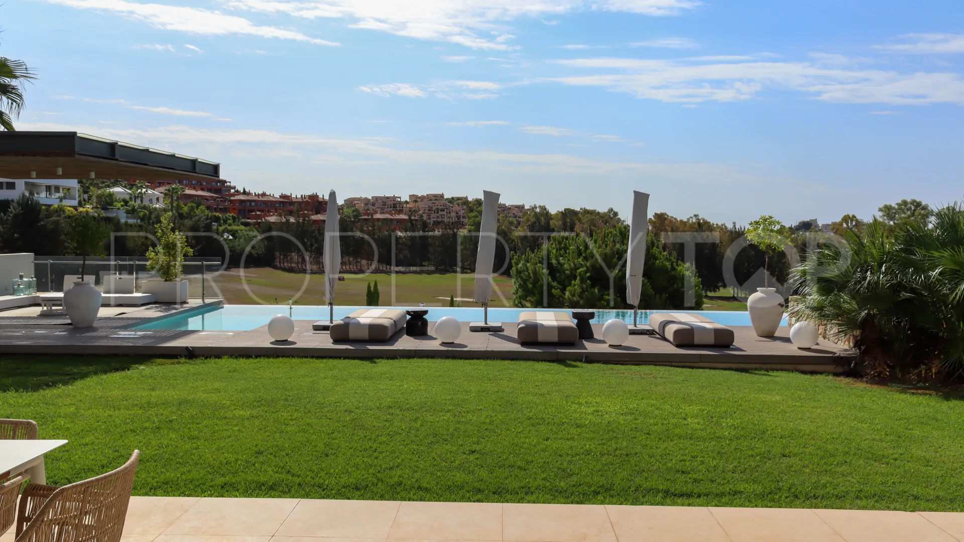 Se vende villa de 5 dormitorios en La Alqueria