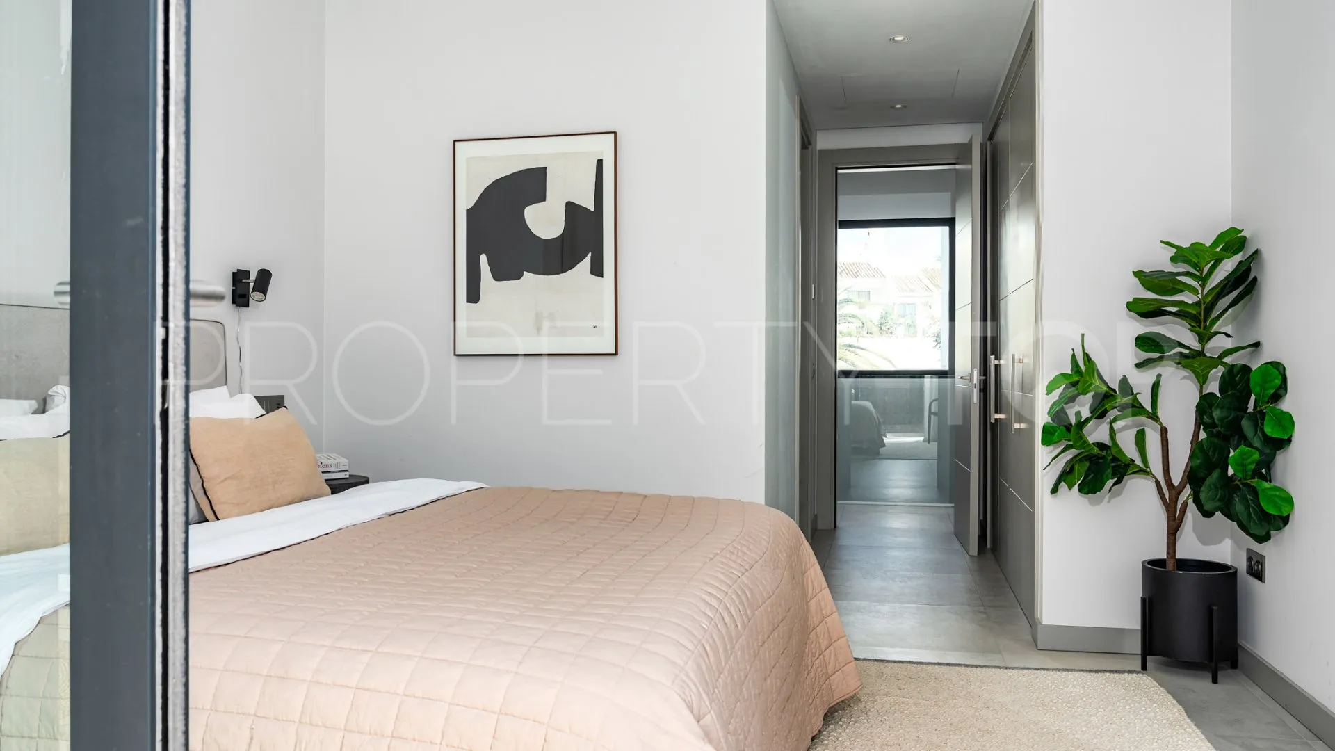 Buy Nueva Andalucia villa with 5 bedrooms