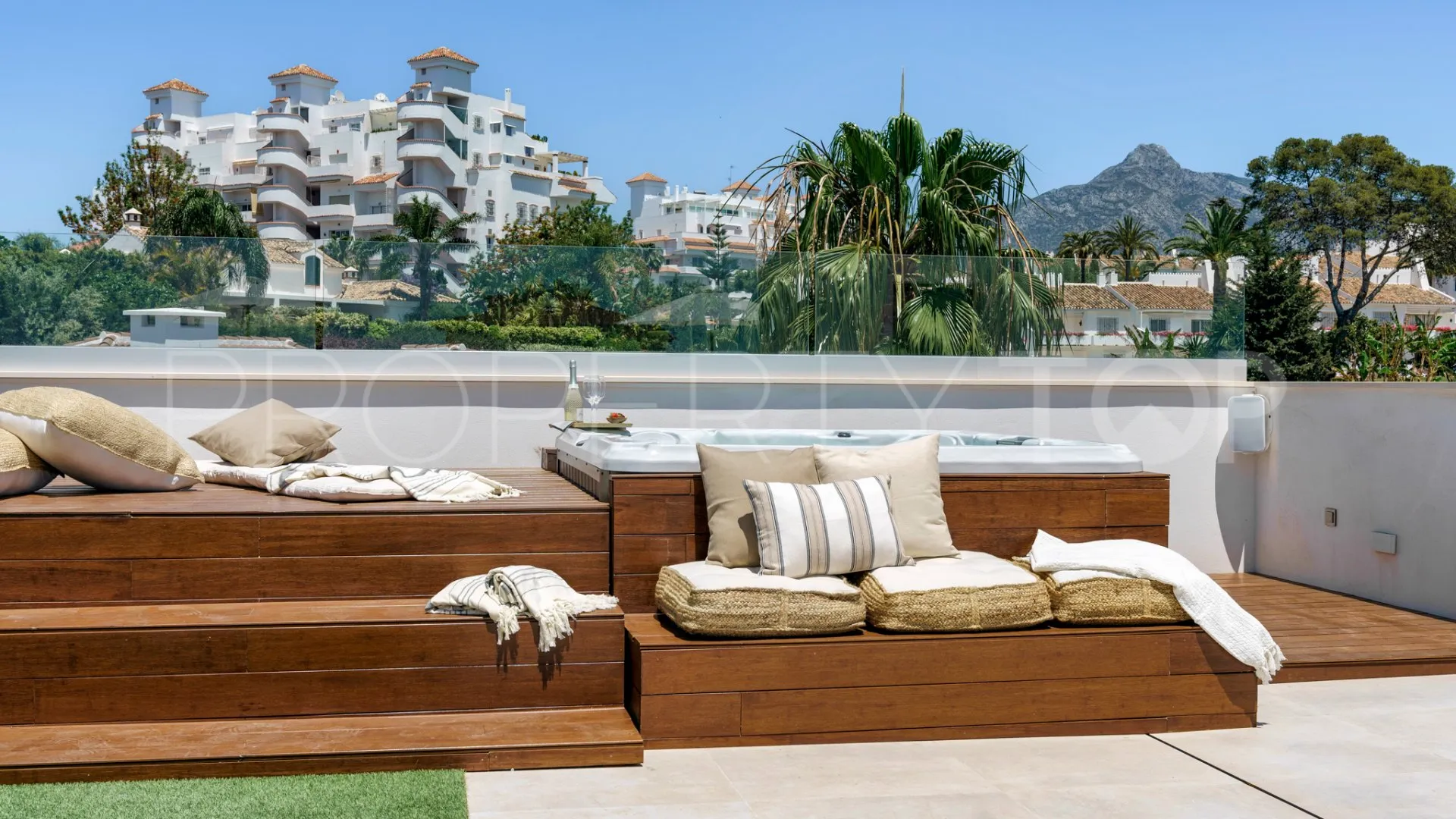 Buy Nueva Andalucia villa with 5 bedrooms