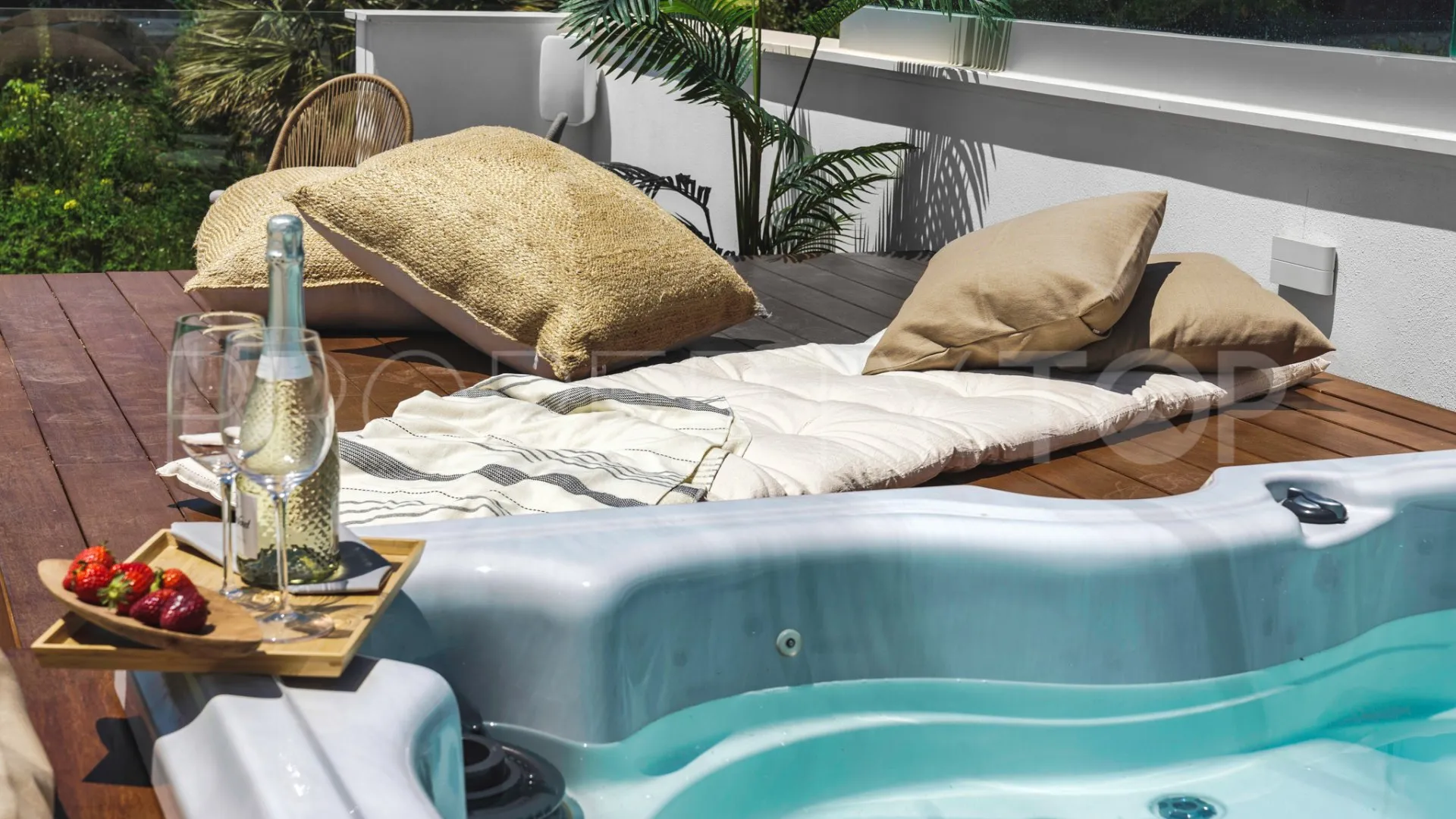 Buy Nueva Andalucia villa with 5 bedrooms