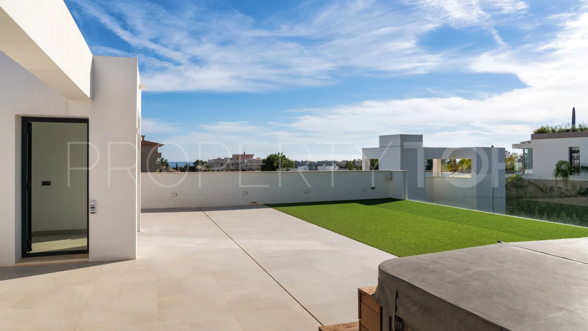 Buy Nueva Andalucia villa with 5 bedrooms