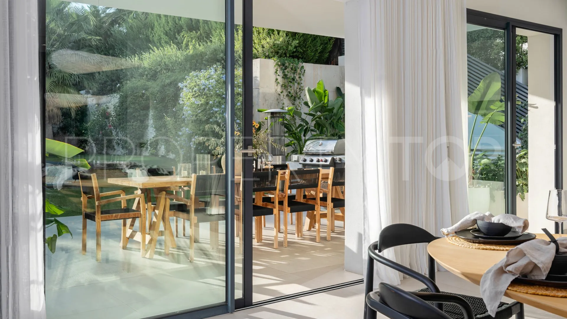 Buy Nueva Andalucia villa with 5 bedrooms