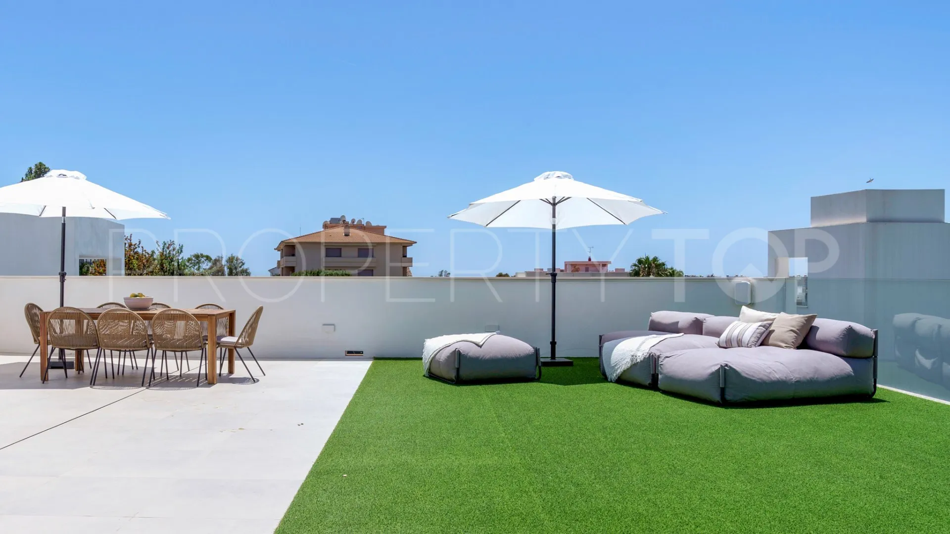Buy Nueva Andalucia villa with 5 bedrooms
