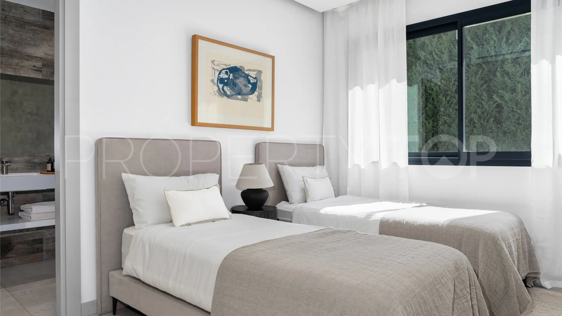 Buy Nueva Andalucia villa with 5 bedrooms
