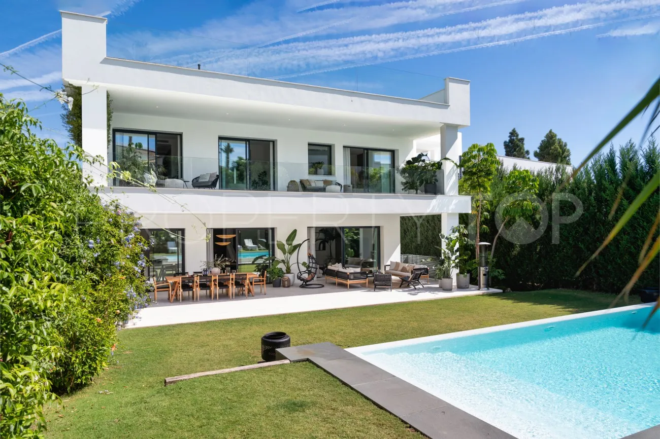 Buy Nueva Andalucia villa with 5 bedrooms