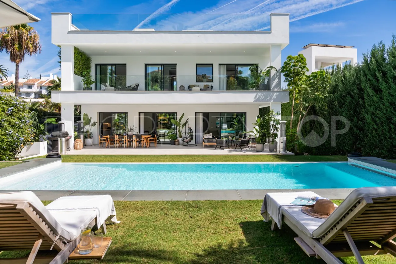 Buy Nueva Andalucia villa with 5 bedrooms