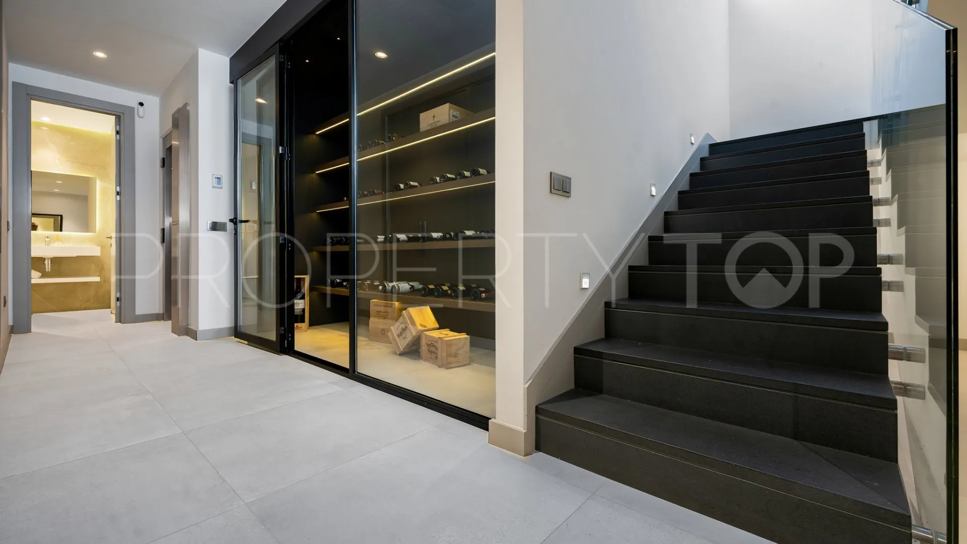 Buy Nueva Andalucia villa with 5 bedrooms