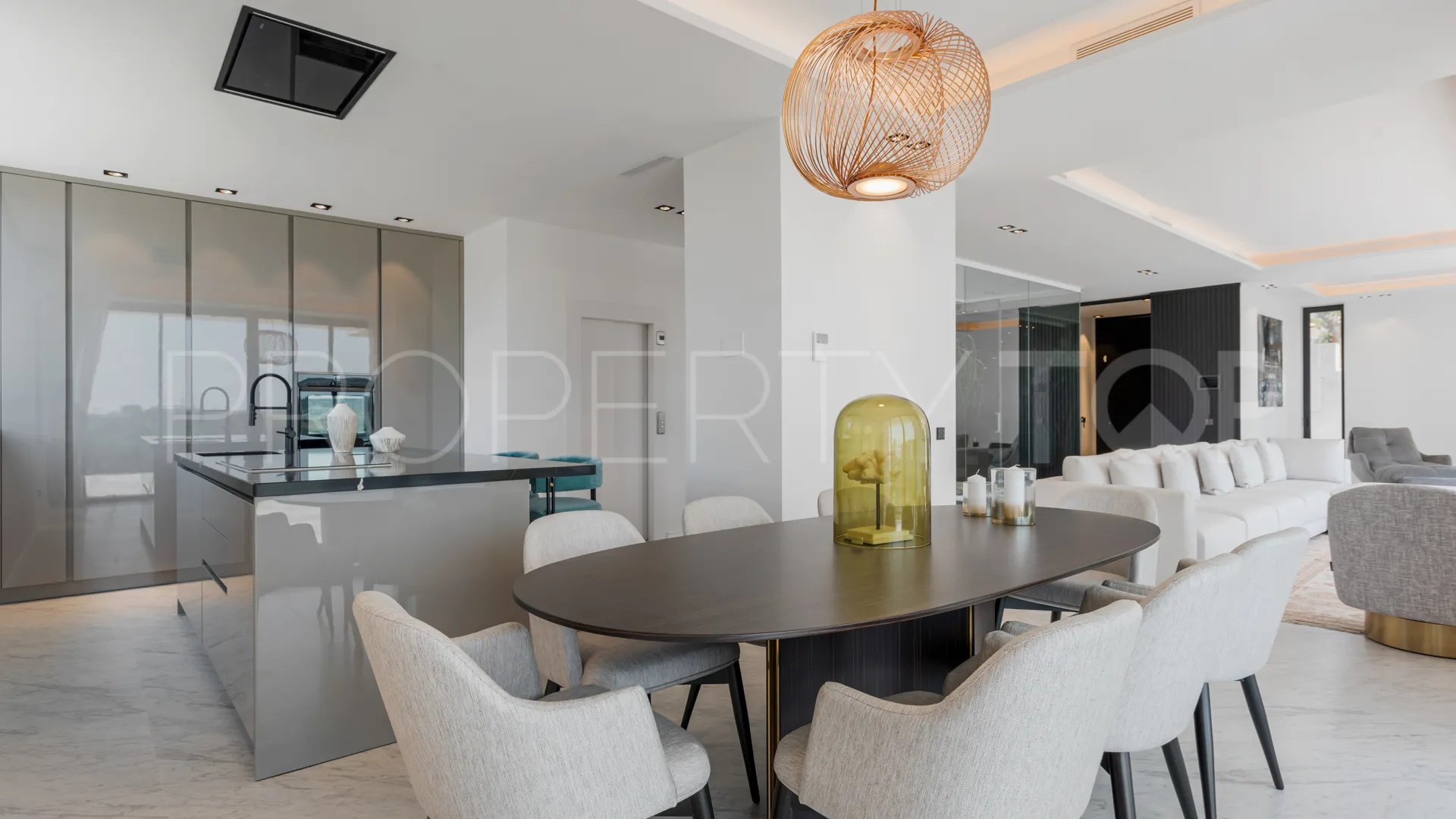 Villa de 5 dormitorios a la venta en Benahavis