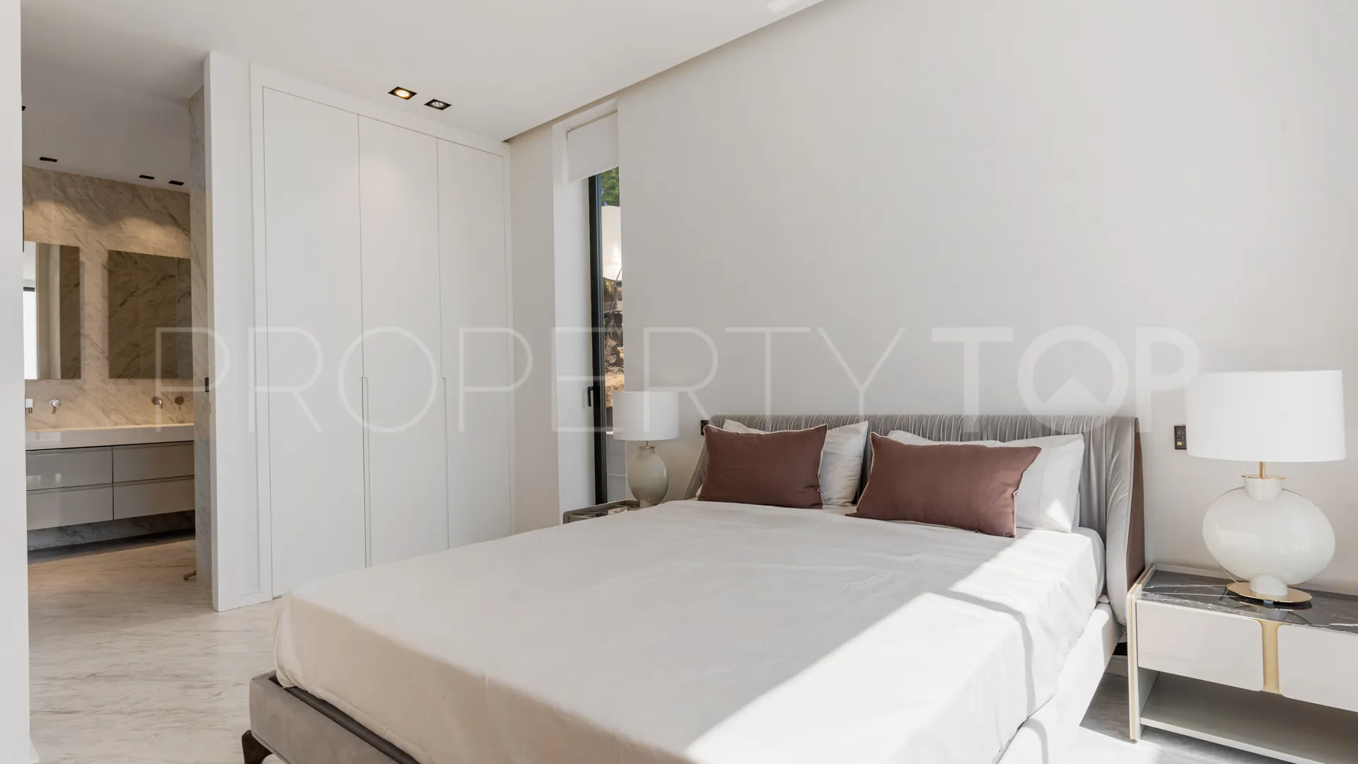 Villa de 5 dormitorios a la venta en Benahavis