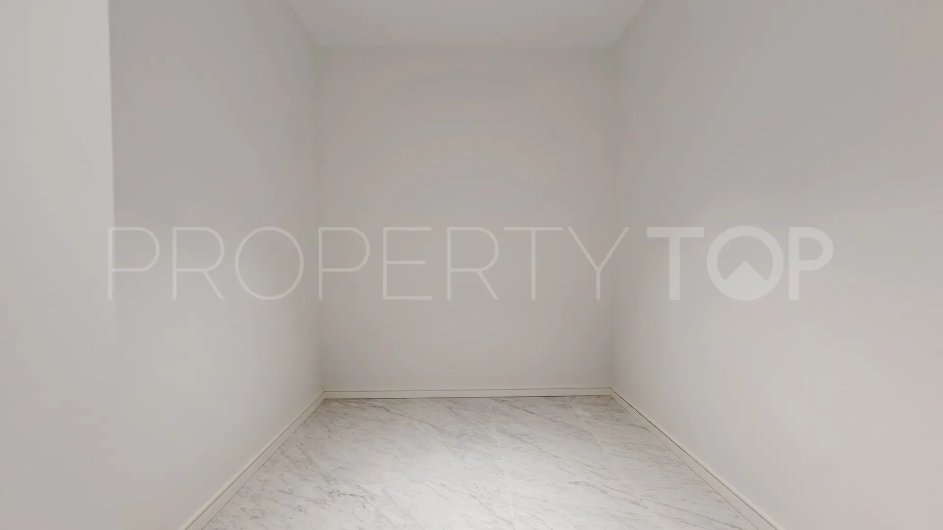 Villa de 5 dormitorios a la venta en Benahavis